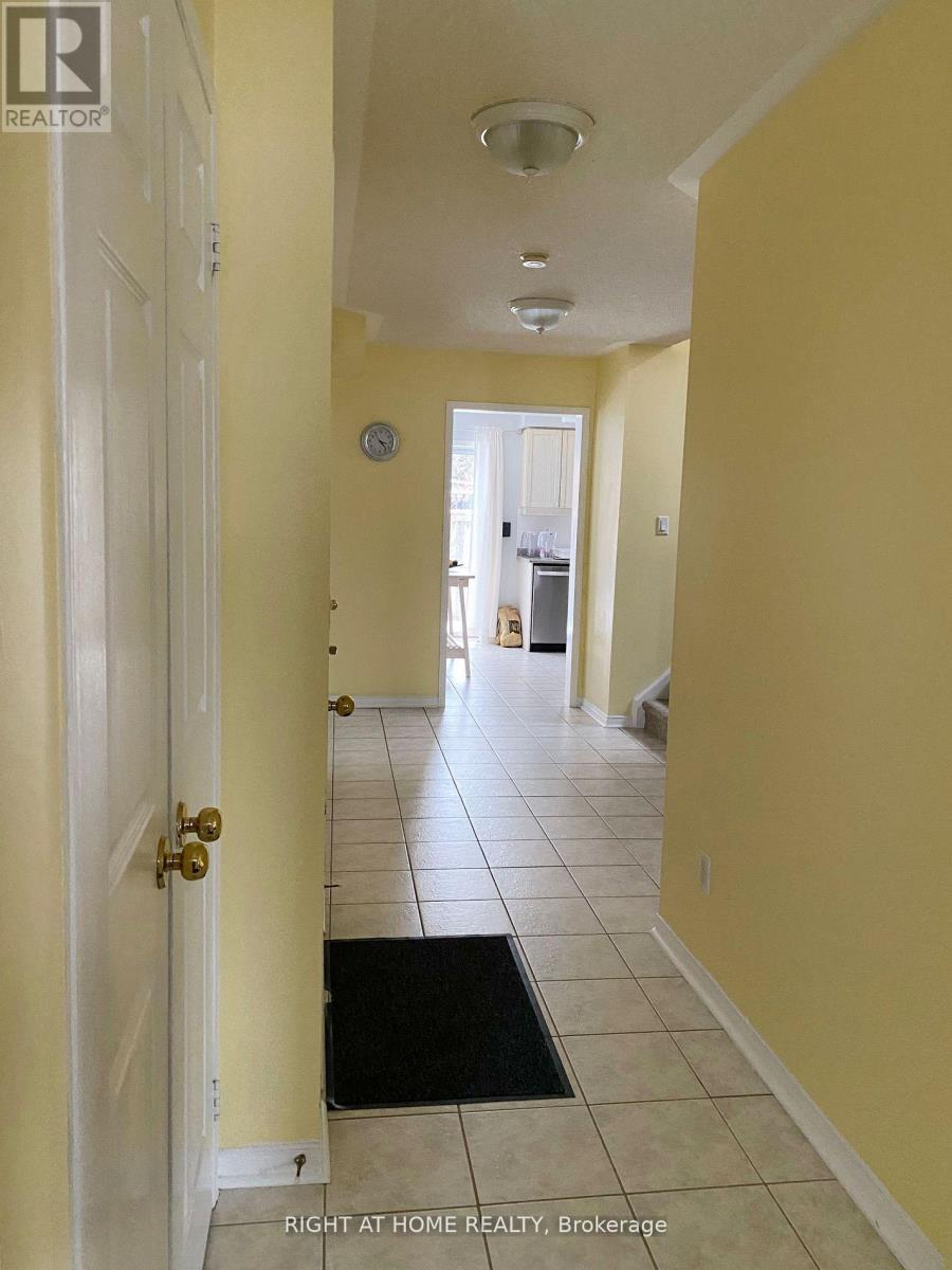 2346 Bankside Drive, Mississauga, Ontario  L5M 6E2 - Photo 3 - W12576098