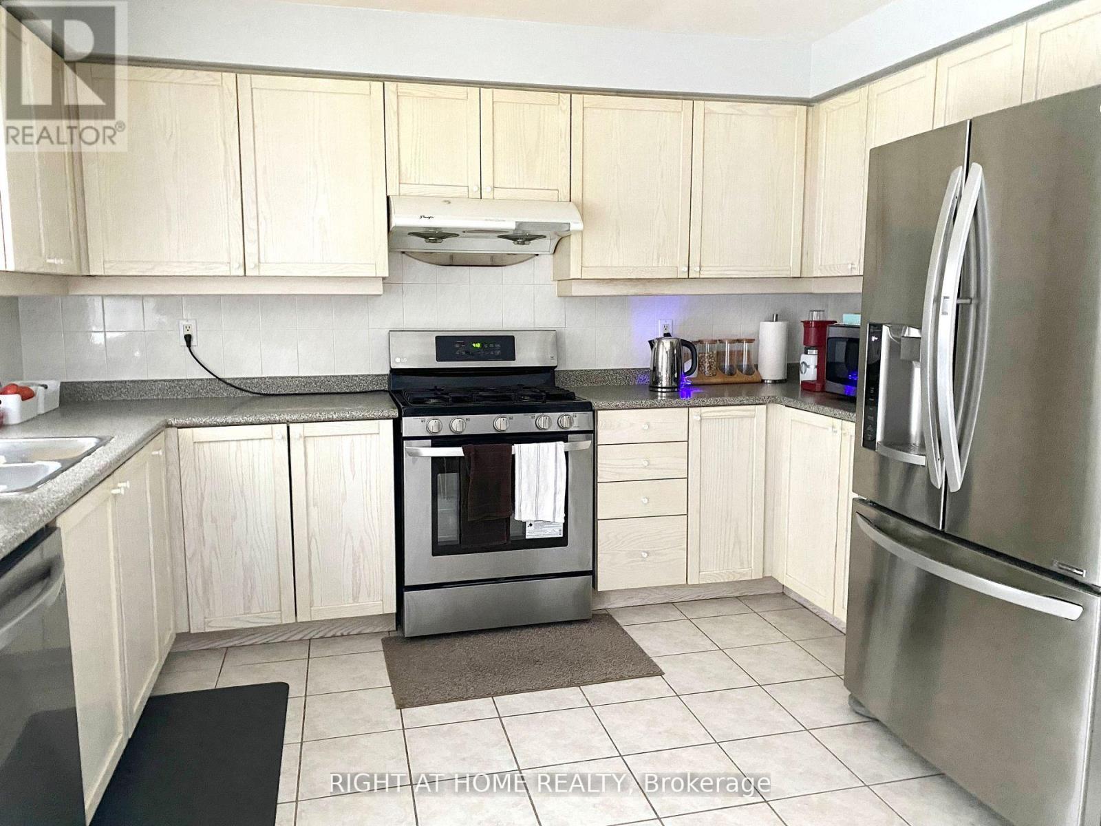 2346 Bankside Drive, Mississauga, Ontario  L5M 6E2 - Photo 6 - W12576098