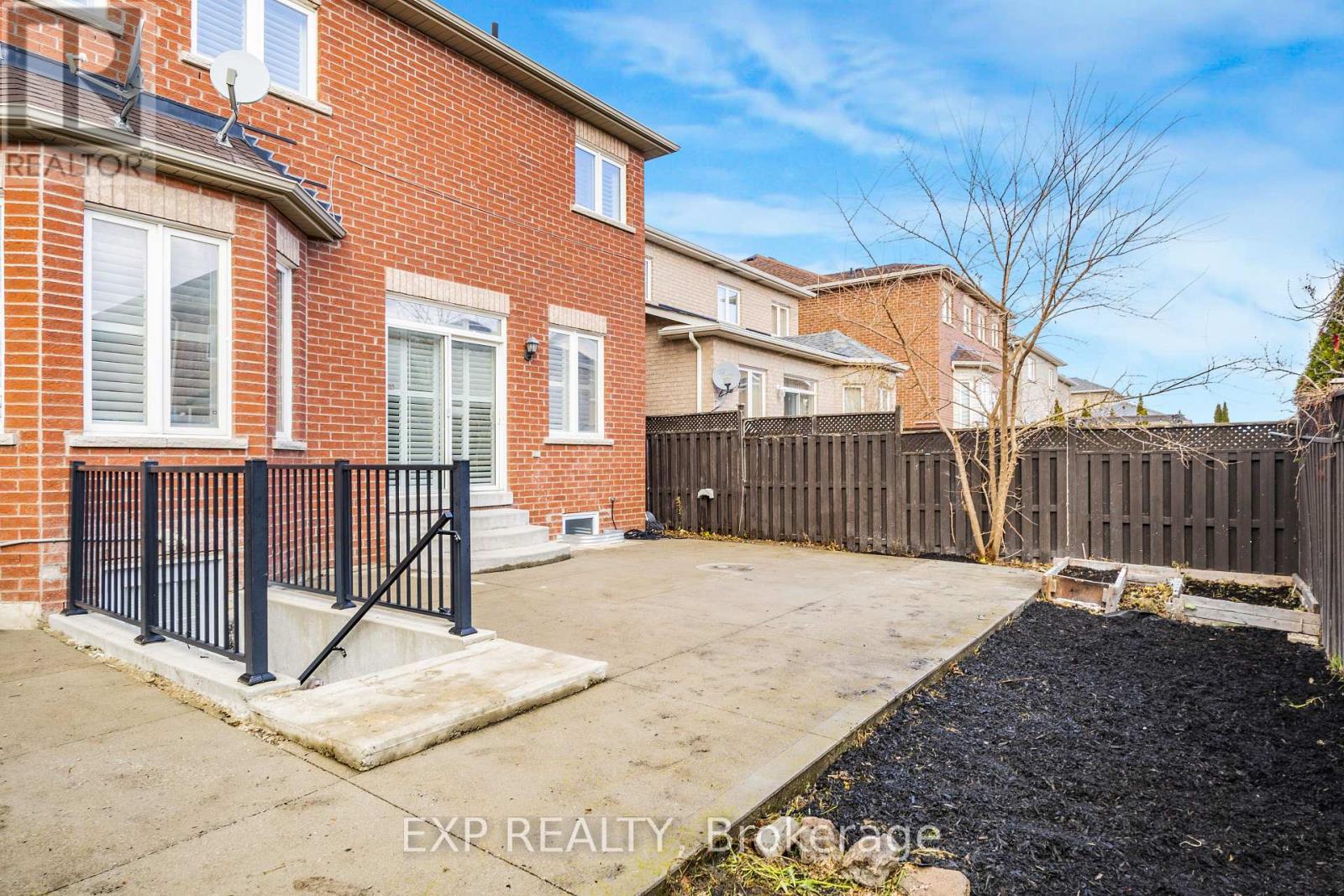 15 Freesia Road, Brampton, Ontario  L7A 0L6 - Photo 37 - W12576116