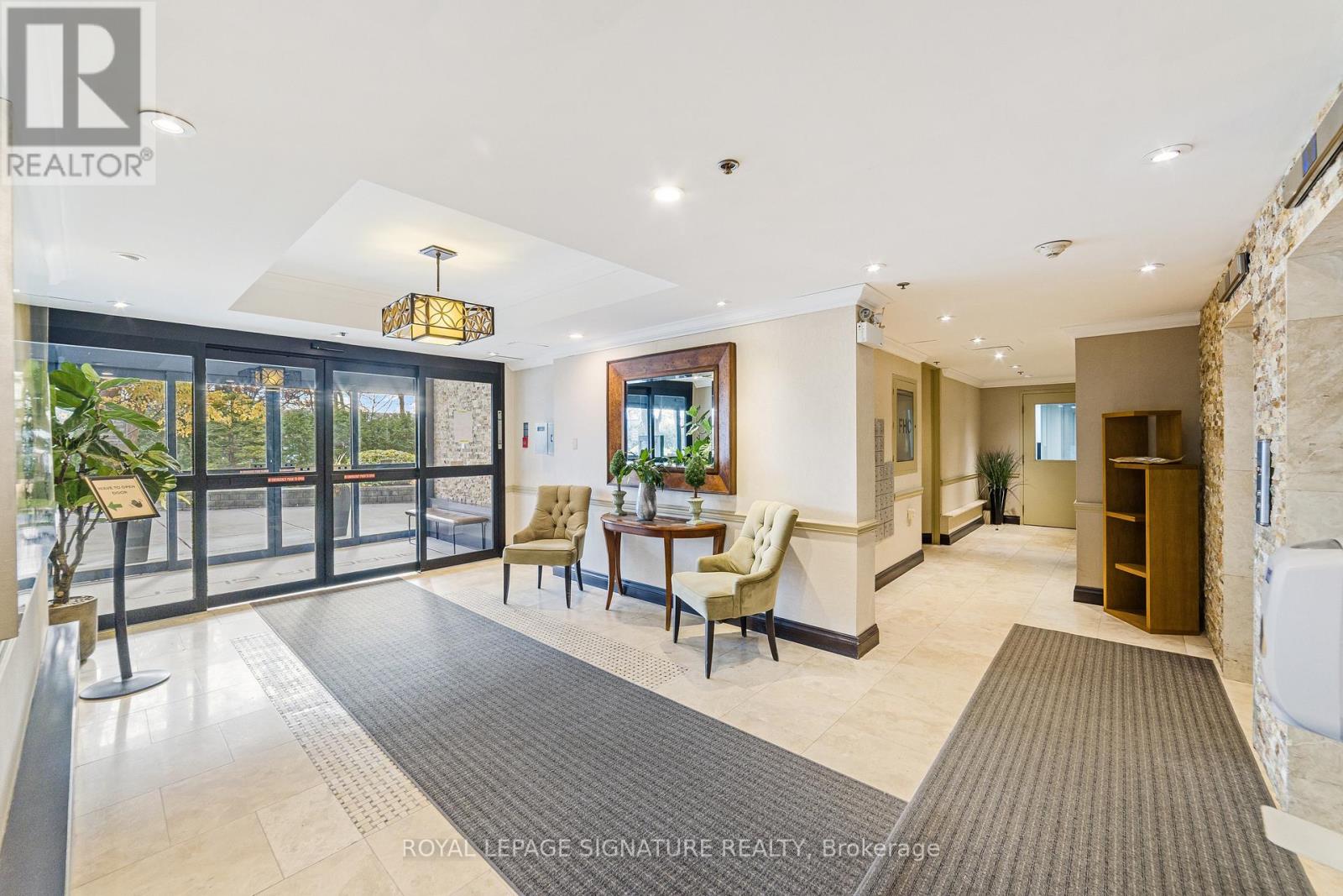 503 - 212 Kerr Street, Oakville, Ontario  L6K 3B1 - Photo 3 - W12576124