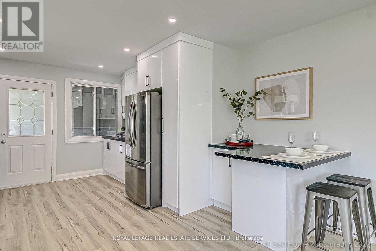 40 Ewing Street, Halton Hills, Ontario  L7G 2P9 - Photo 4 - W12576126