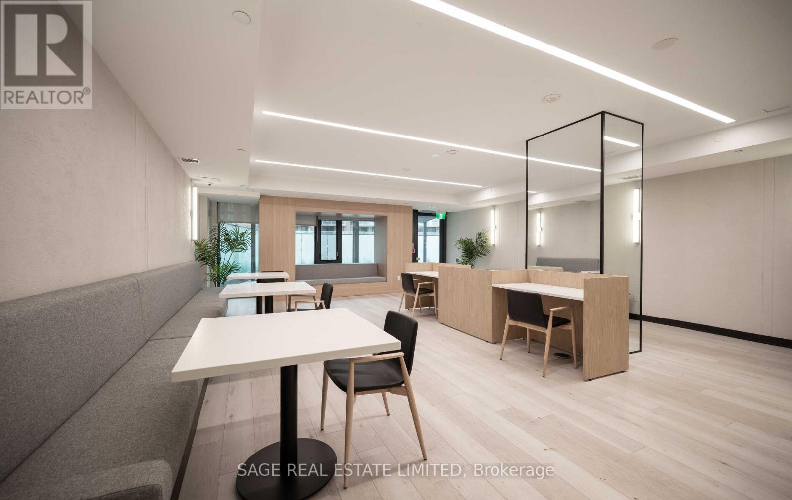 330 - 215 Lakeshore Road W, Mississauga, Ontario  L5H 0A7 - Photo 27 - W12576184