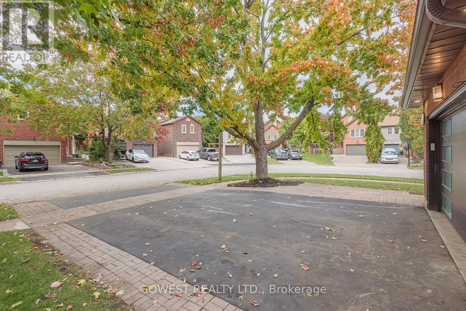 2194 Madden Boulevard, Oakville, Ontario  L6H 3M2 - Photo 2 - W12576192