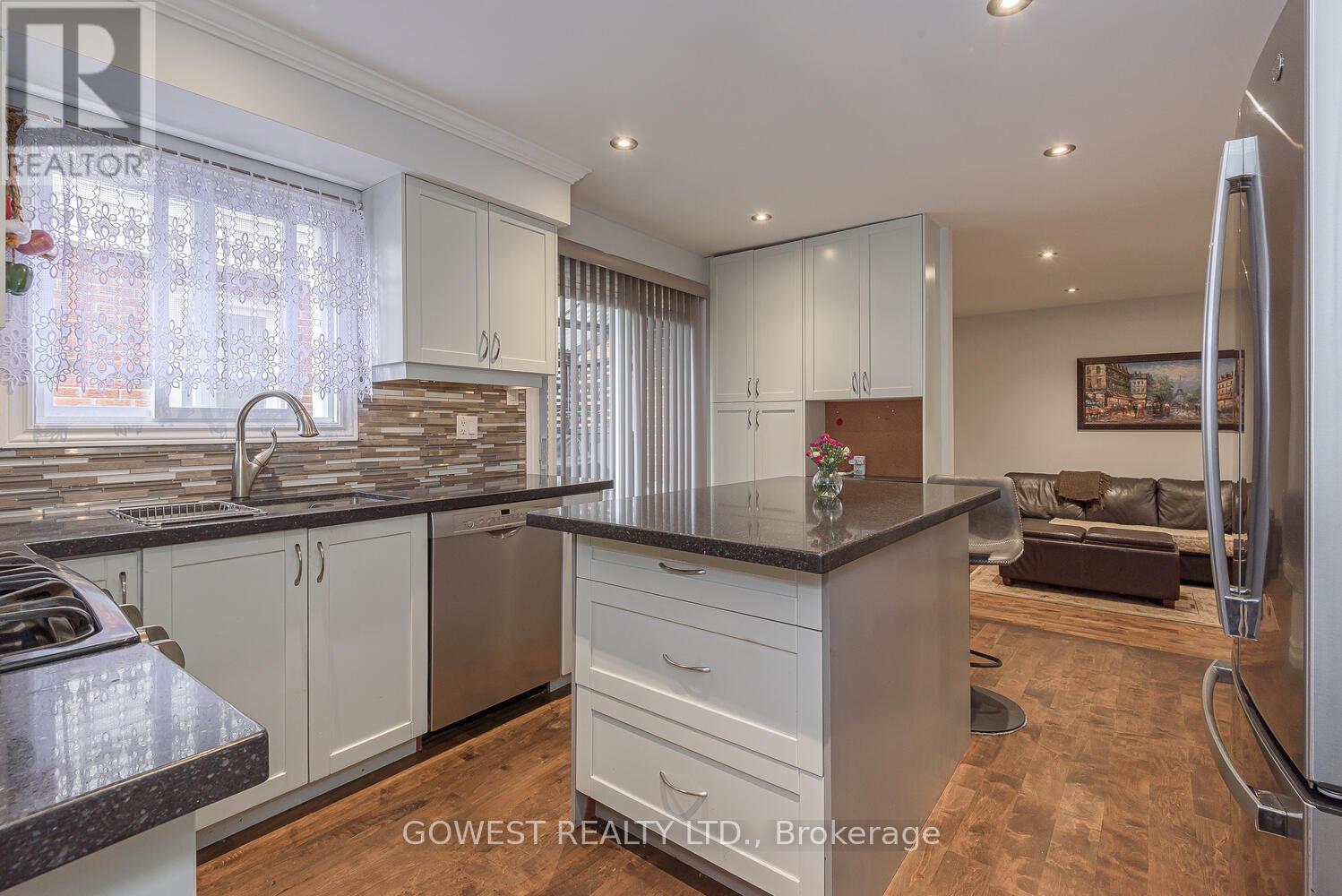 2194 Madden Boulevard, Oakville, Ontario  L6H 3M2 - Photo 8 - W12576192