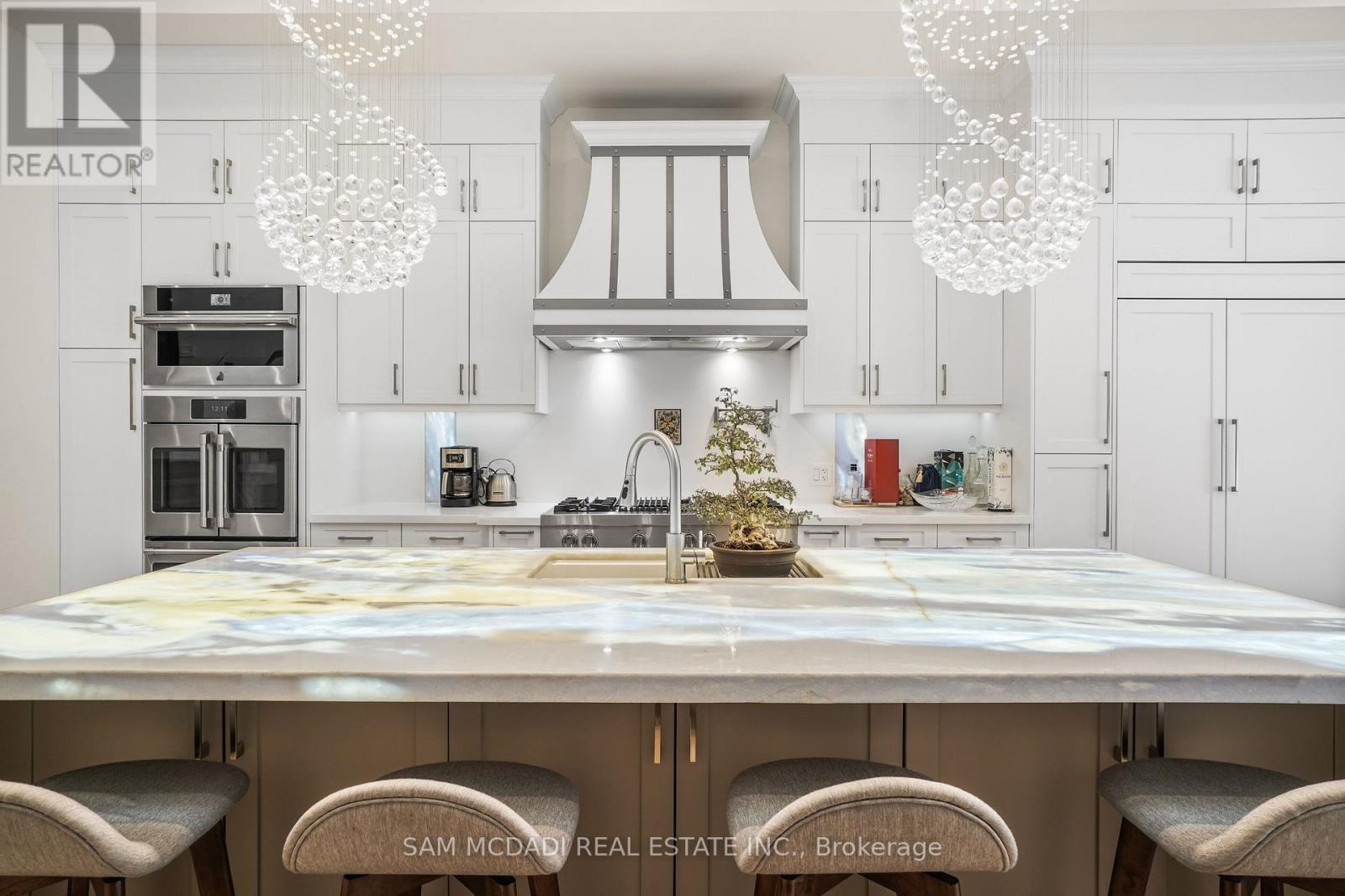 1036 Enola Avenue, Mississauga, Ontario  L5G 4A9 - Photo 10 - W12576212