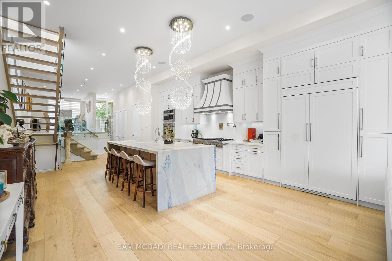 1036 Enola Avenue, Mississauga, Ontario  L5G 4A9 - Photo 11 - W12576212