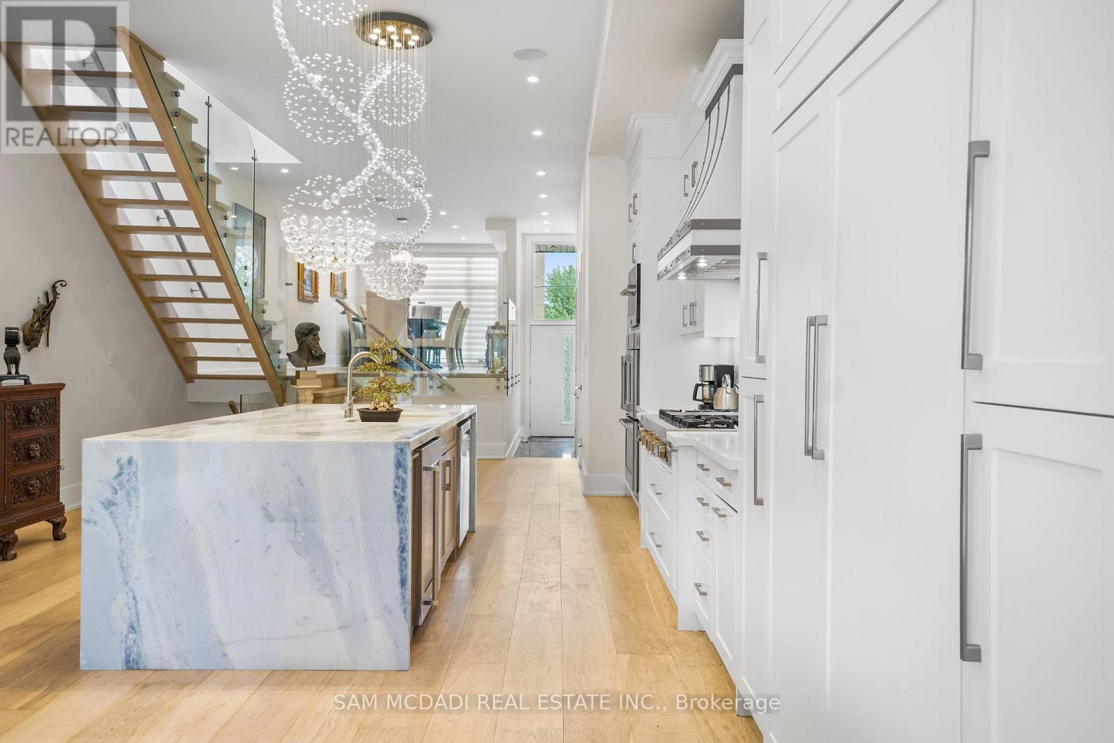 1036 Enola Avenue, Mississauga, Ontario  L5G 4A9 - Photo 13 - W12576212