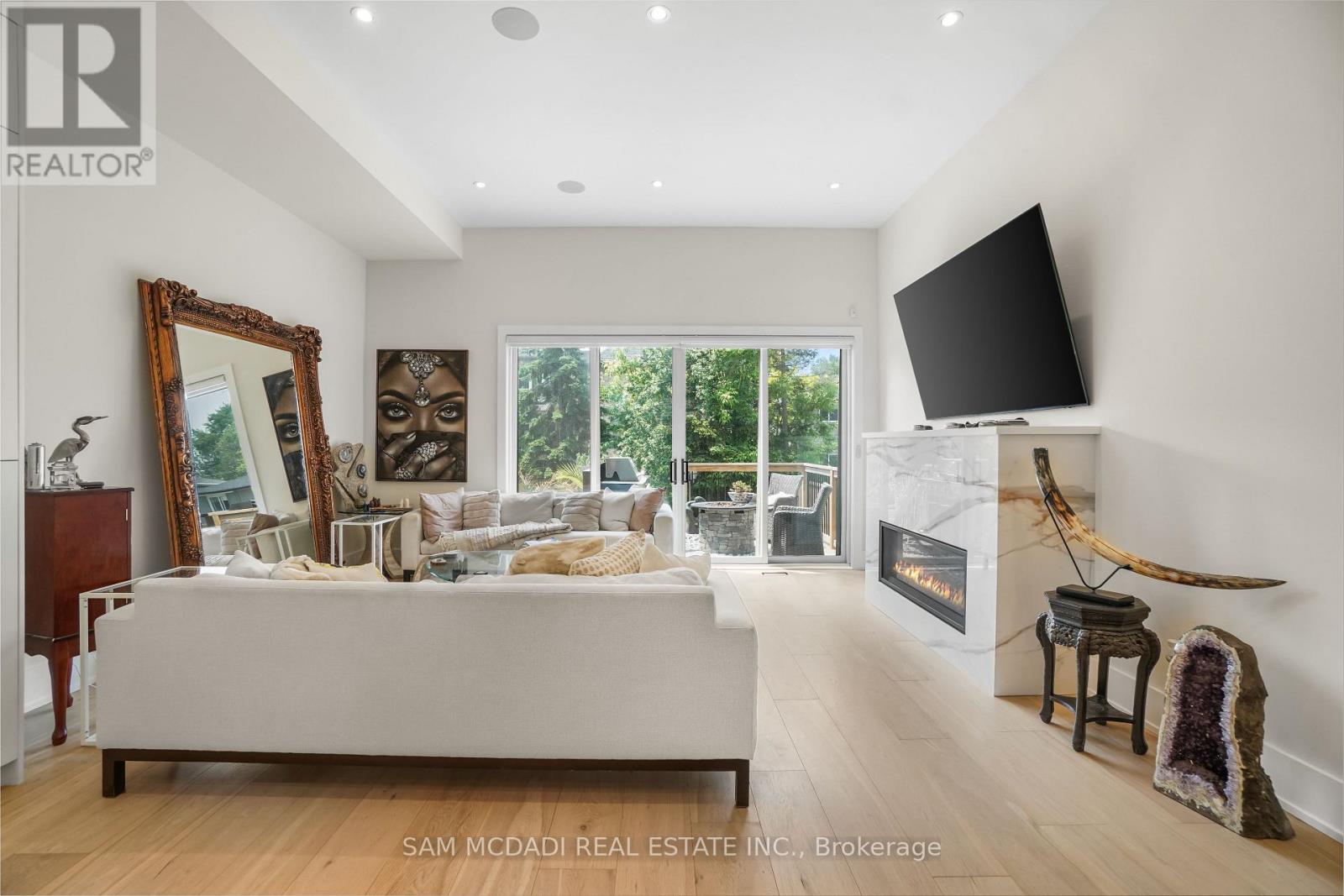 1036 Enola Avenue, Mississauga, Ontario  L5G 4A9 - Photo 15 - W12576212