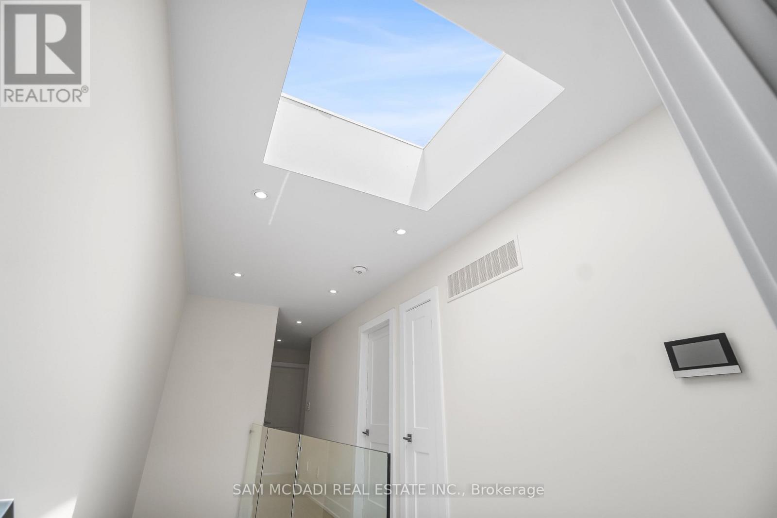 1036 Enola Avenue, Mississauga, Ontario  L5G 4A9 - Photo 26 - W12576212