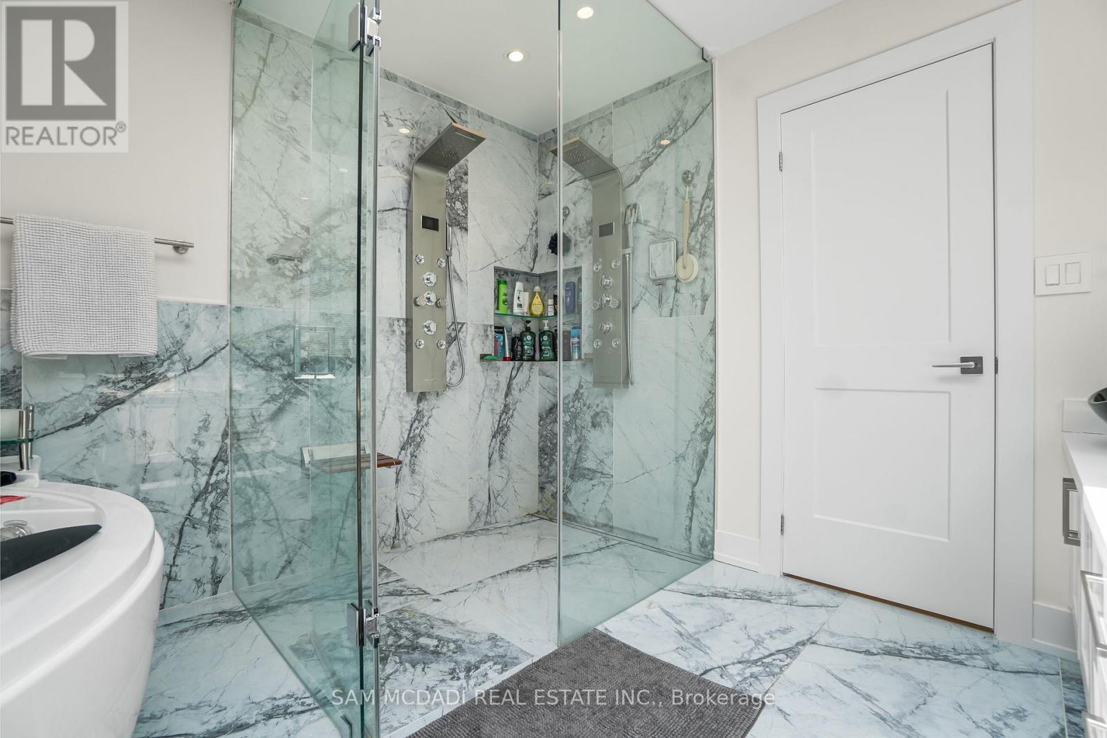 1036 Enola Avenue, Mississauga, Ontario  L5G 4A9 - Photo 31 - W12576212