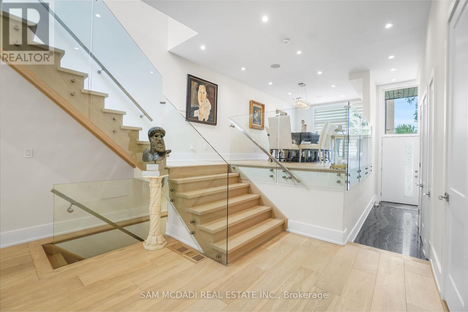 1036 Enola Avenue, Mississauga, Ontario  L5G 4A9 - Photo 4 - W12576212