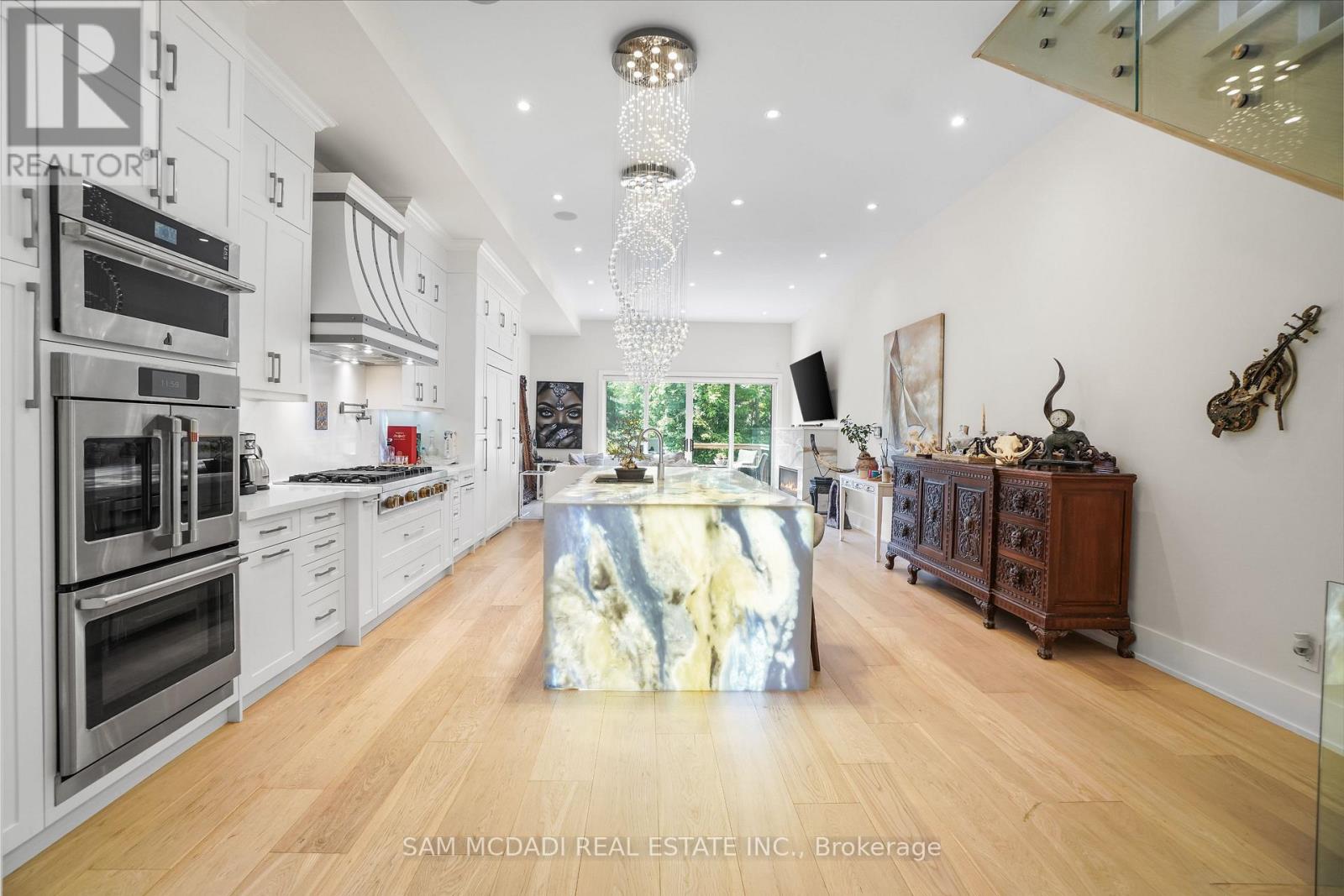 1036 Enola Avenue, Mississauga, Ontario  L5G 4A9 - Photo 5 - W12576212