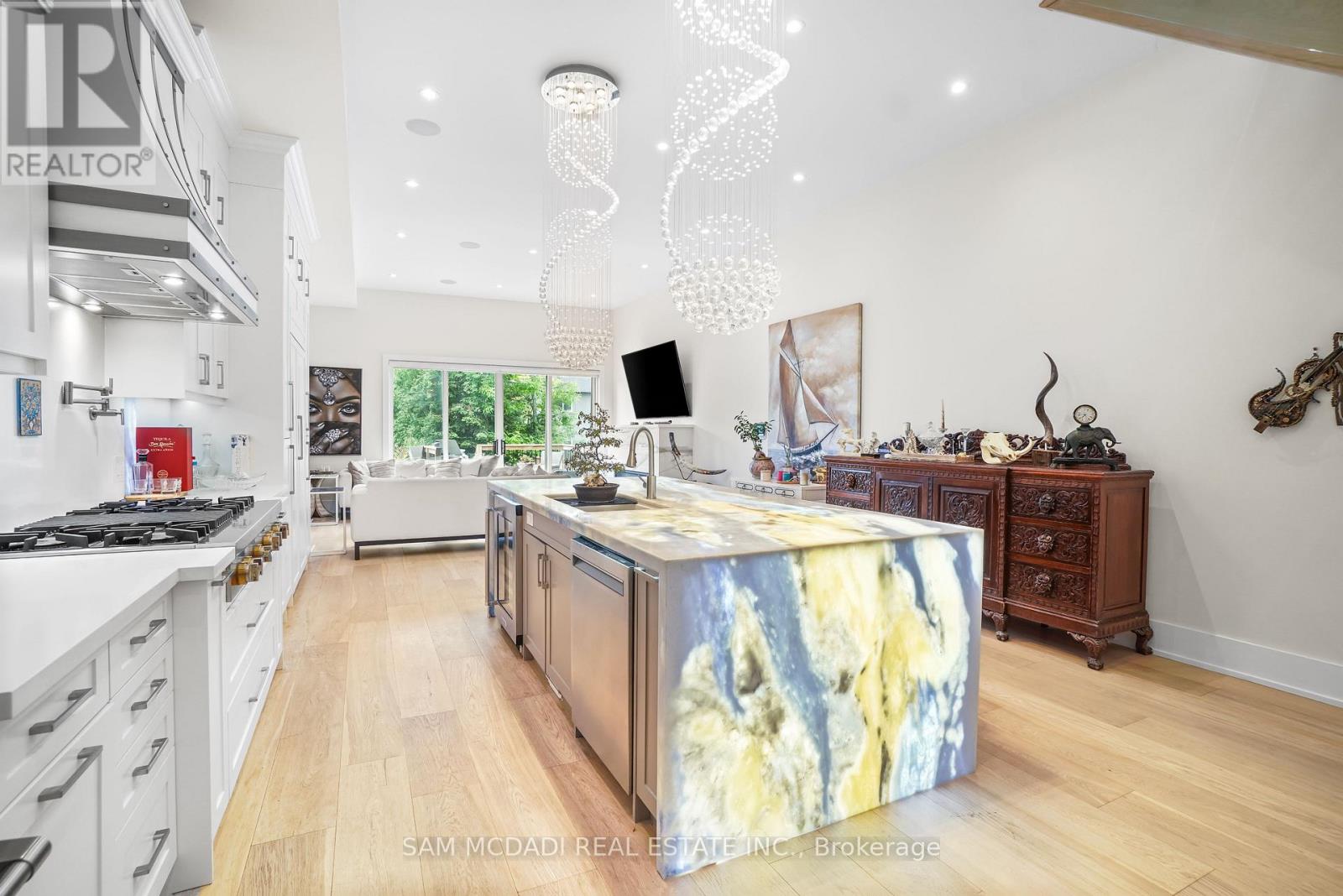 1036 Enola Avenue, Mississauga, Ontario  L5G 4A9 - Photo 6 - W12576212