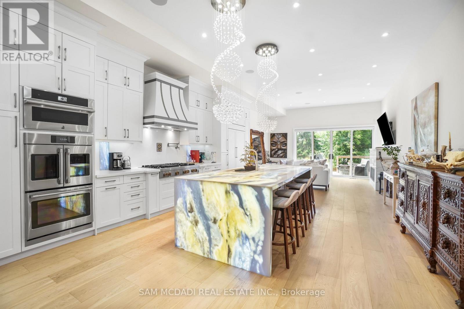 1036 Enola Avenue, Mississauga, Ontario  L5G 4A9 - Photo 8 - W12576212