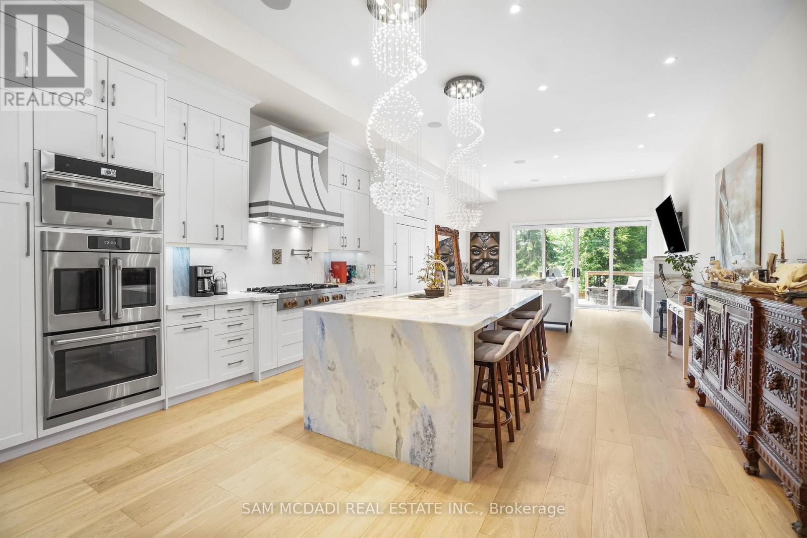 1036 Enola Avenue, Mississauga, Ontario  L5G 4A9 - Photo 9 - W12576212