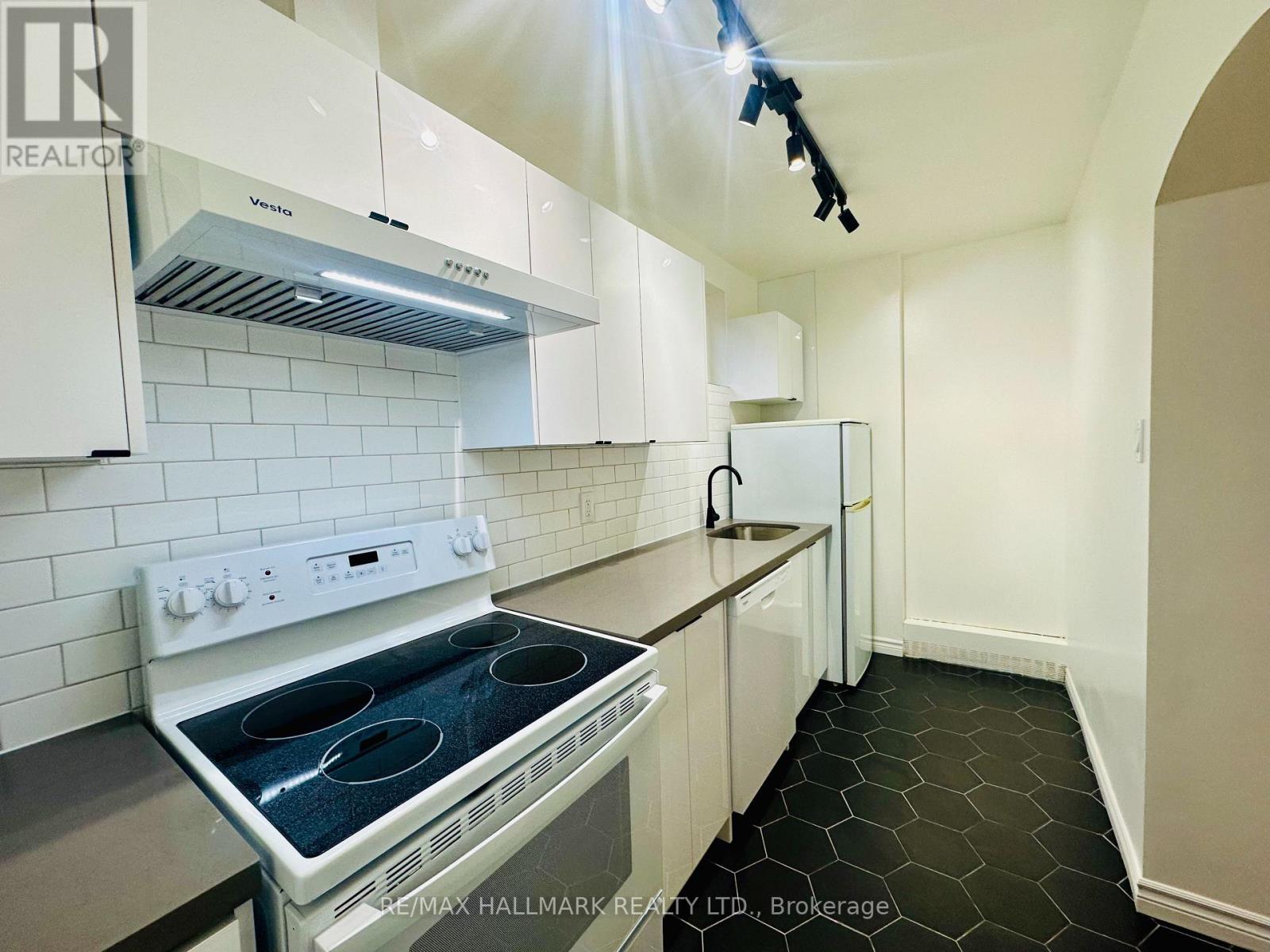 A1 - 5 High Park Boulevard, Toronto, Ontario  M6R 1M5 - Photo 8 - W12576234