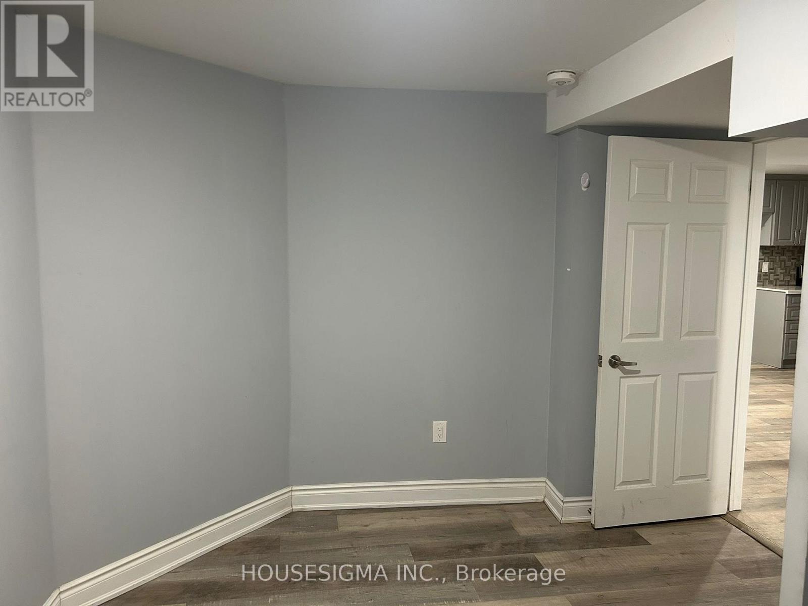 24 Neville Crescent, Brampton, Ontario  L6S 5L1 - Photo 3 - W12576260