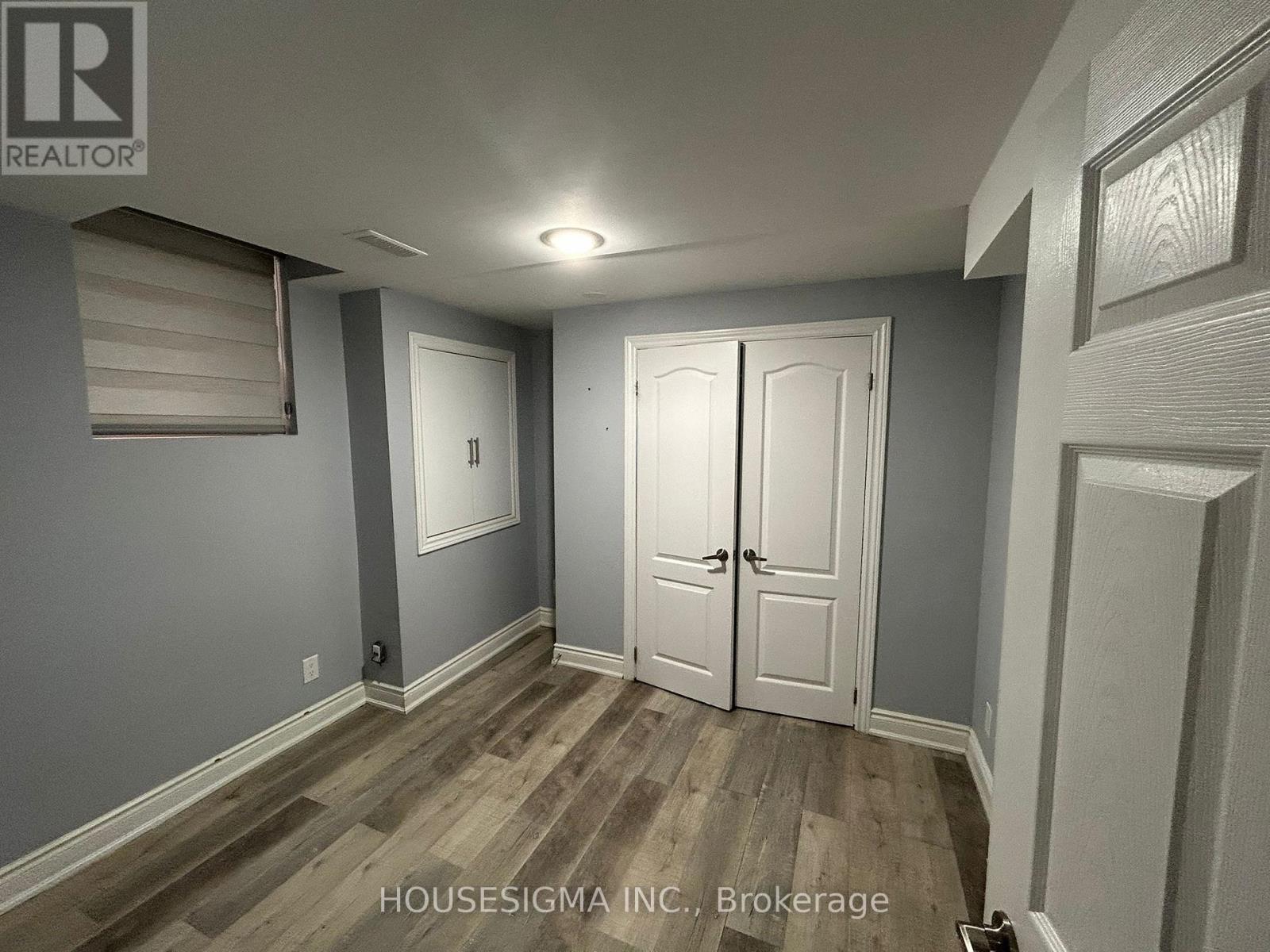 24 Neville Crescent, Brampton, Ontario  L6S 5L1 - Photo 4 - W12576260