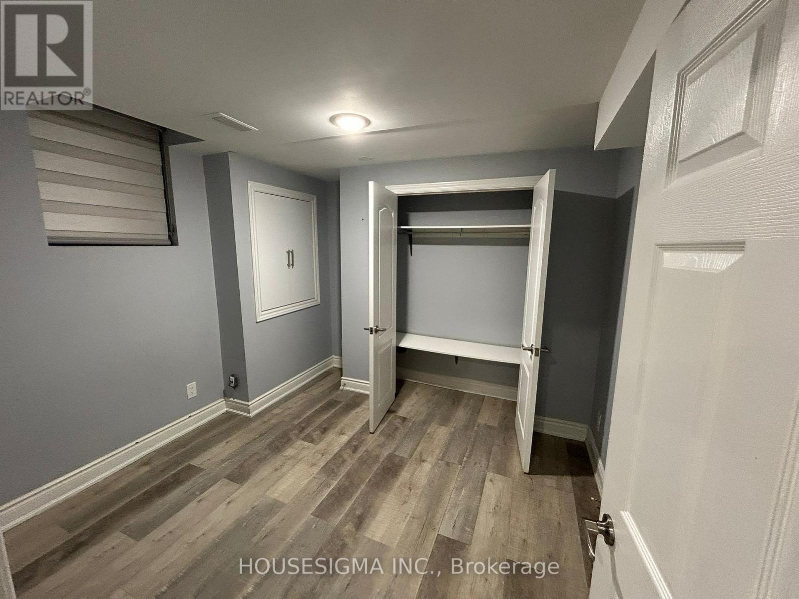 24 Neville Crescent, Brampton, Ontario  L6S 5L1 - Photo 5 - W12576260