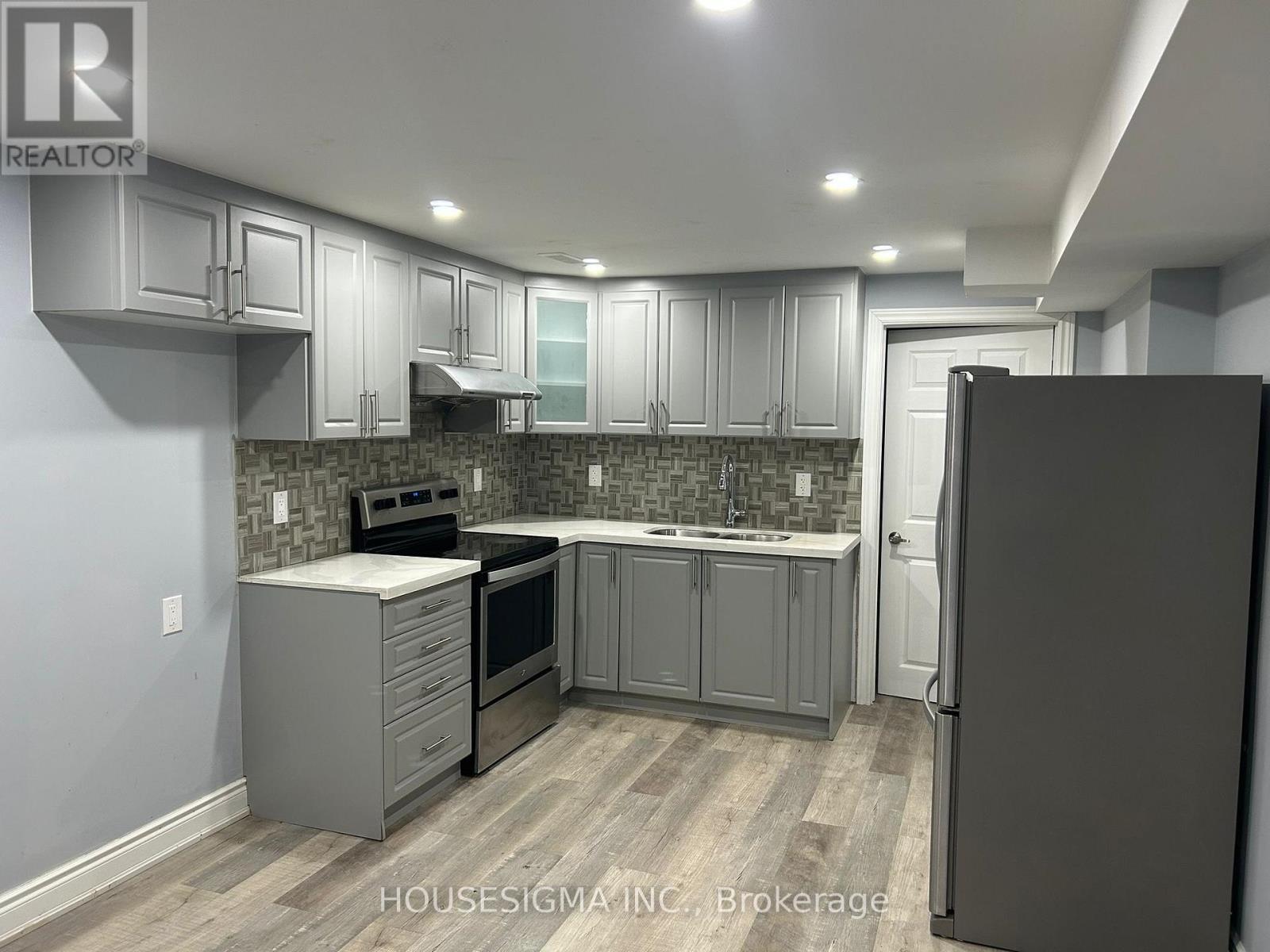 24 Neville Crescent, Brampton, Ontario  L6S 5L1 - Photo 6 - W12576260