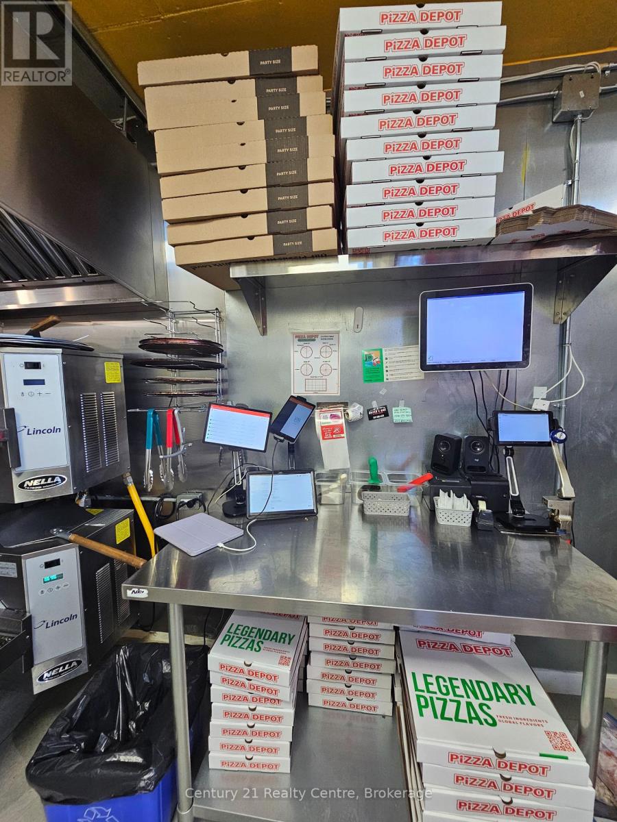 131 University Avenue W, Waterloo, Ontario  N2L 0J9 - Photo 13 - X12576062