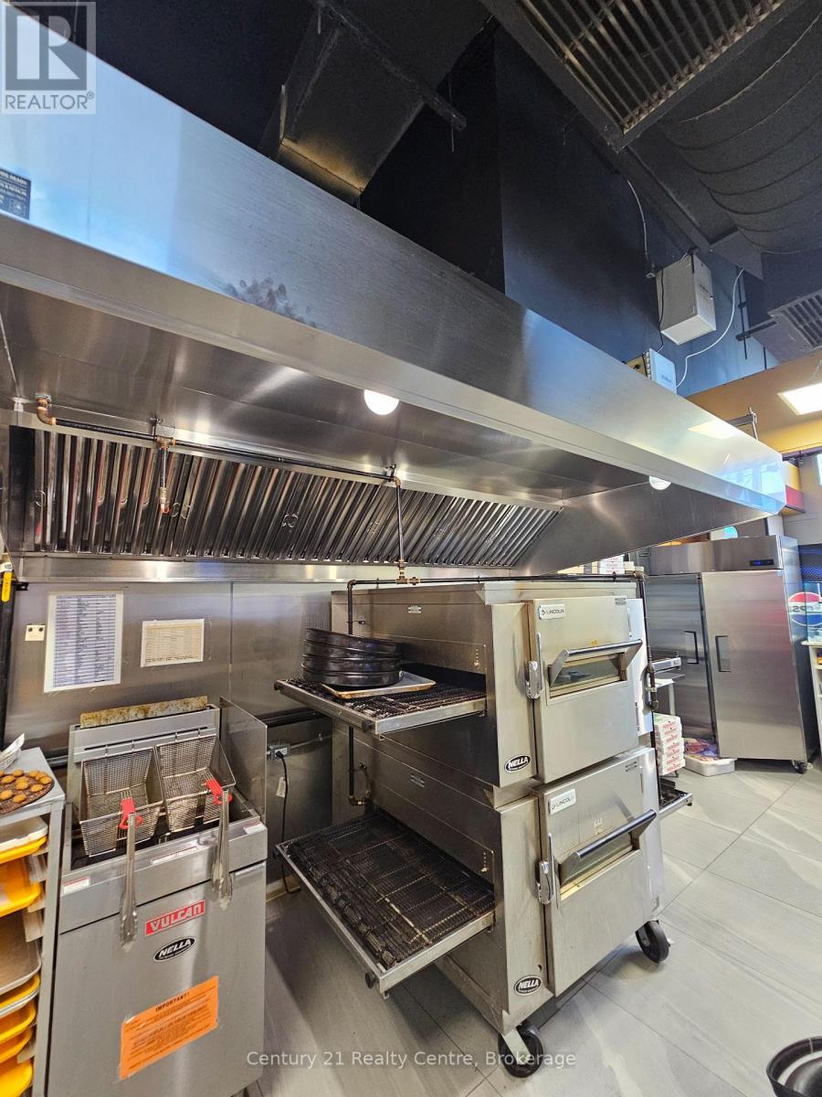 131 University Avenue W, Waterloo, Ontario  N2L 0J9 - Photo 14 - X12576062