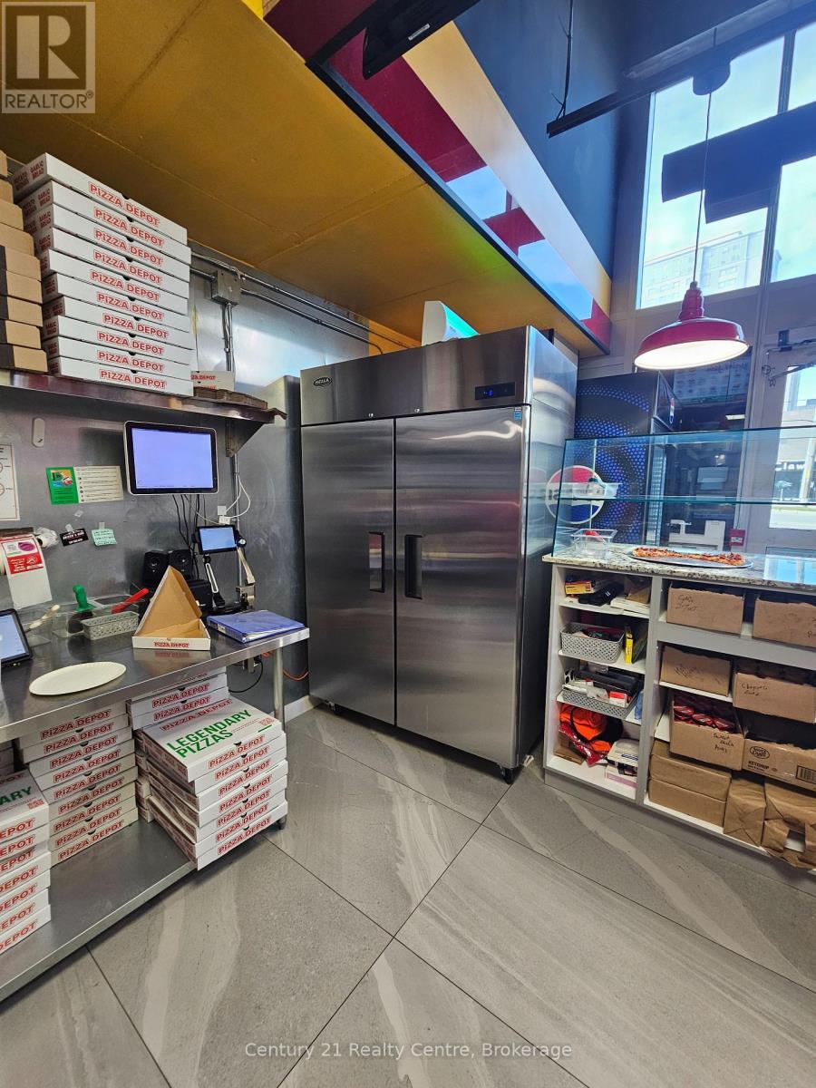 131 University Avenue W, Waterloo, Ontario  N2L 0J9 - Photo 15 - X12576062