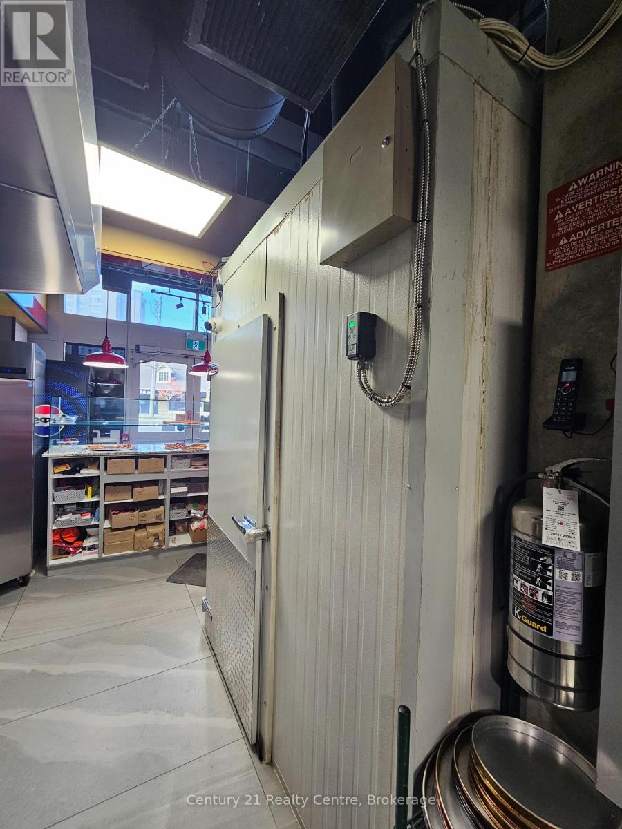 131 University Avenue W, Waterloo, Ontario  N2L 0J9 - Photo 16 - X12576062