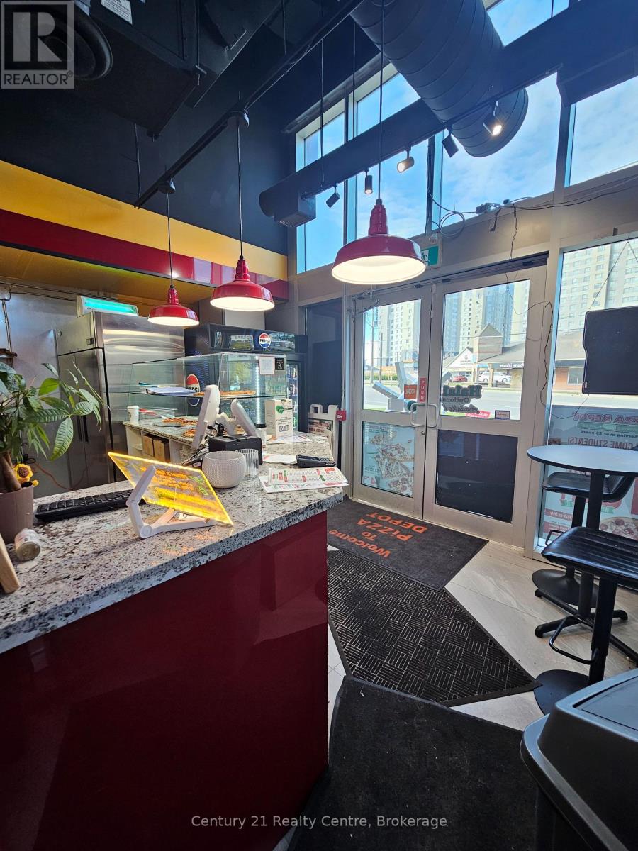 131 University Avenue W, Waterloo, Ontario  N2L 0J9 - Photo 5 - X12576062