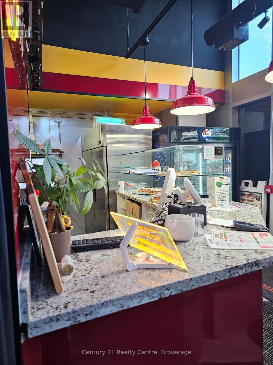 131 University Avenue W, Waterloo, Ontario  N2L 0J9 - Photo 7 - X12576062