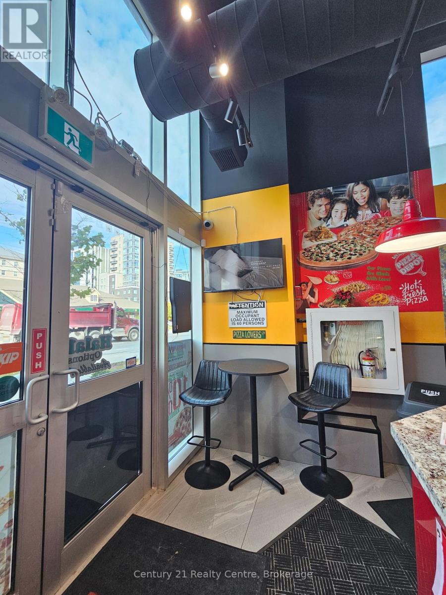 131 University Avenue W, Waterloo, Ontario  N2L 0J9 - Photo 8 - X12576062