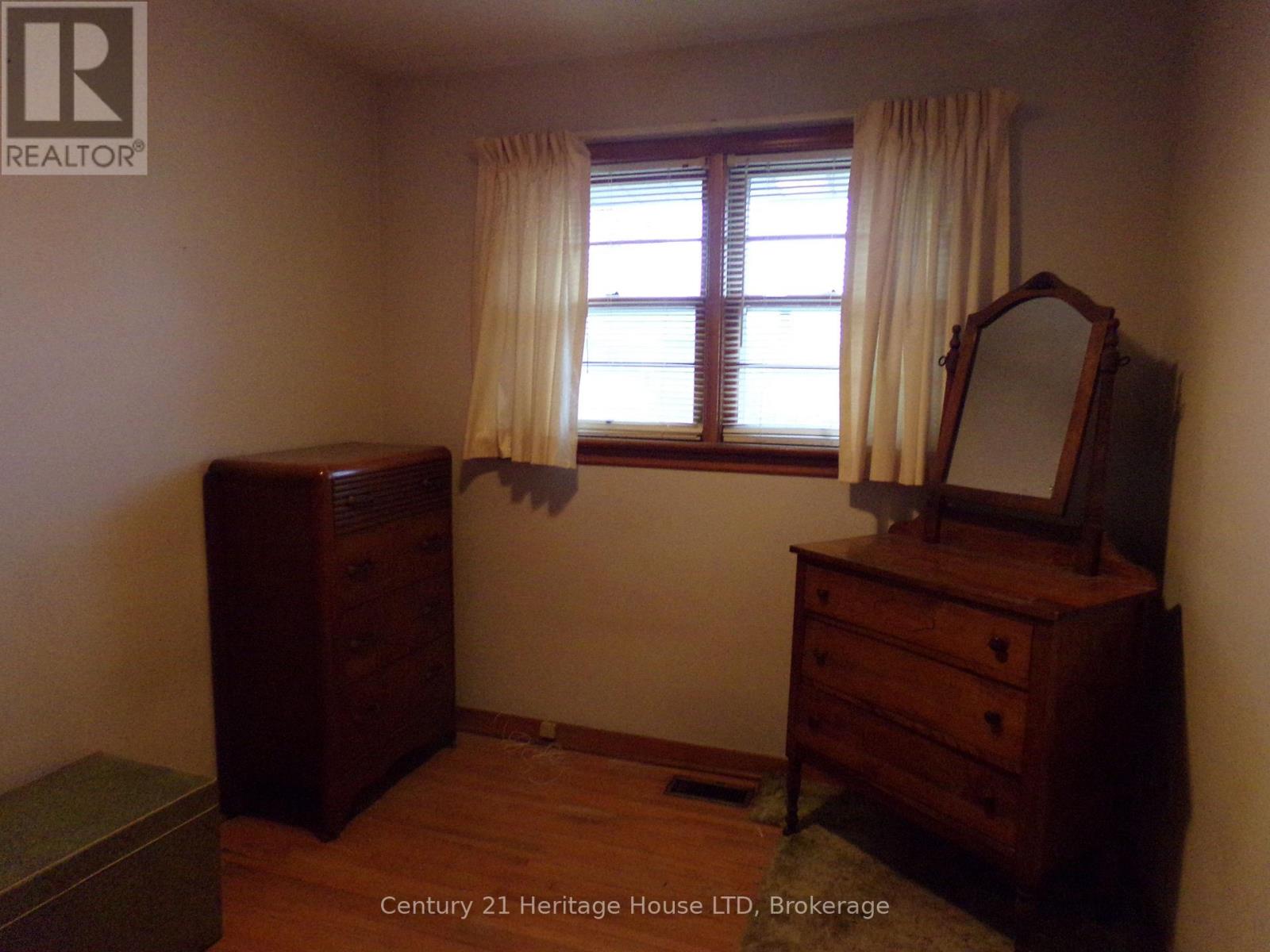 6558 Oneil Street, Niagara Falls, Ontario L2J 1N1 - Photo 11 - X12576310