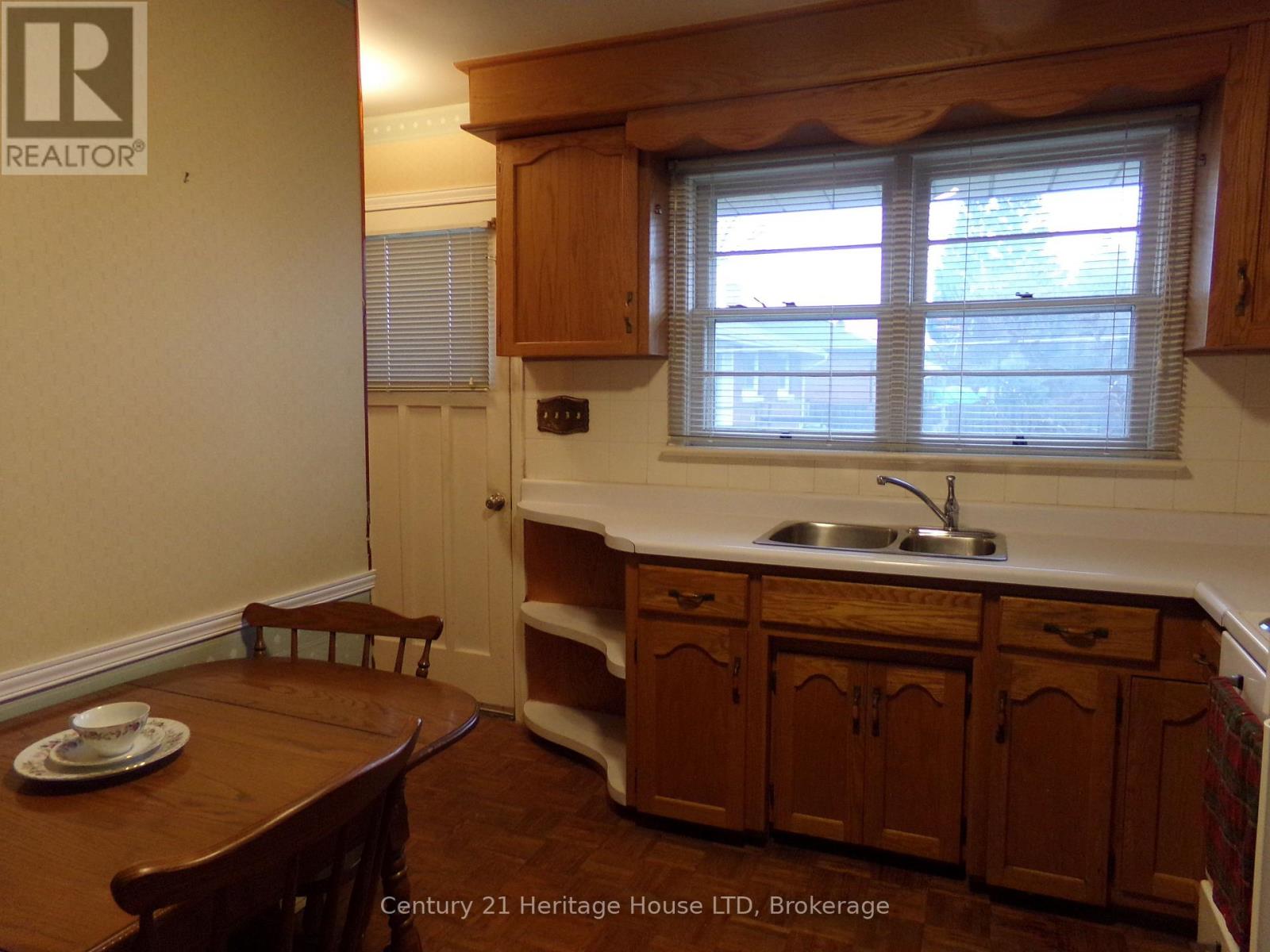 6558 Oneil Street, Niagara Falls, Ontario L2J 1N1 - Photo 5 - X12576310