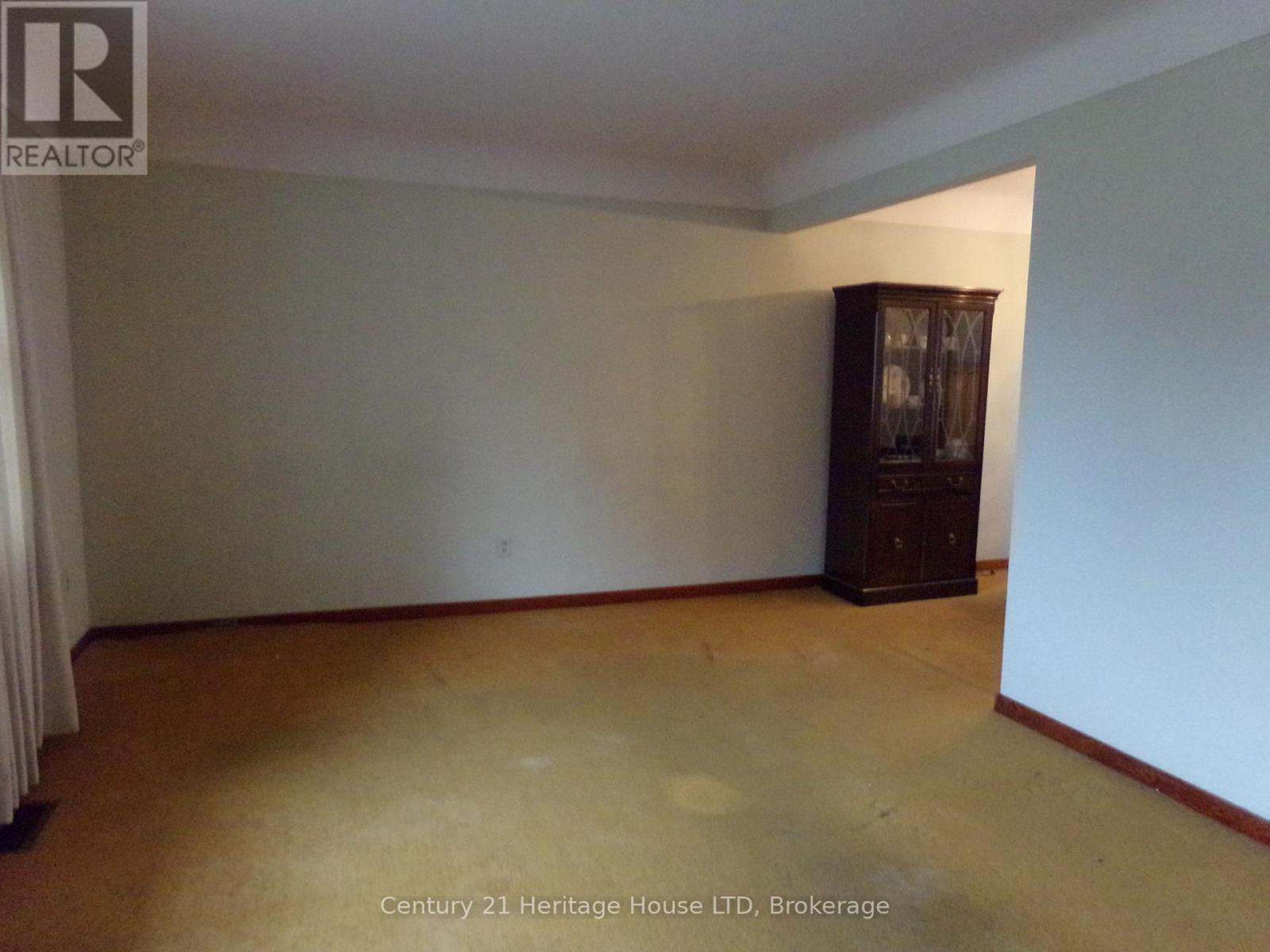 6558 Oneil Street, Niagara Falls, Ontario L2J 1N1 - Photo 8 - X12576310