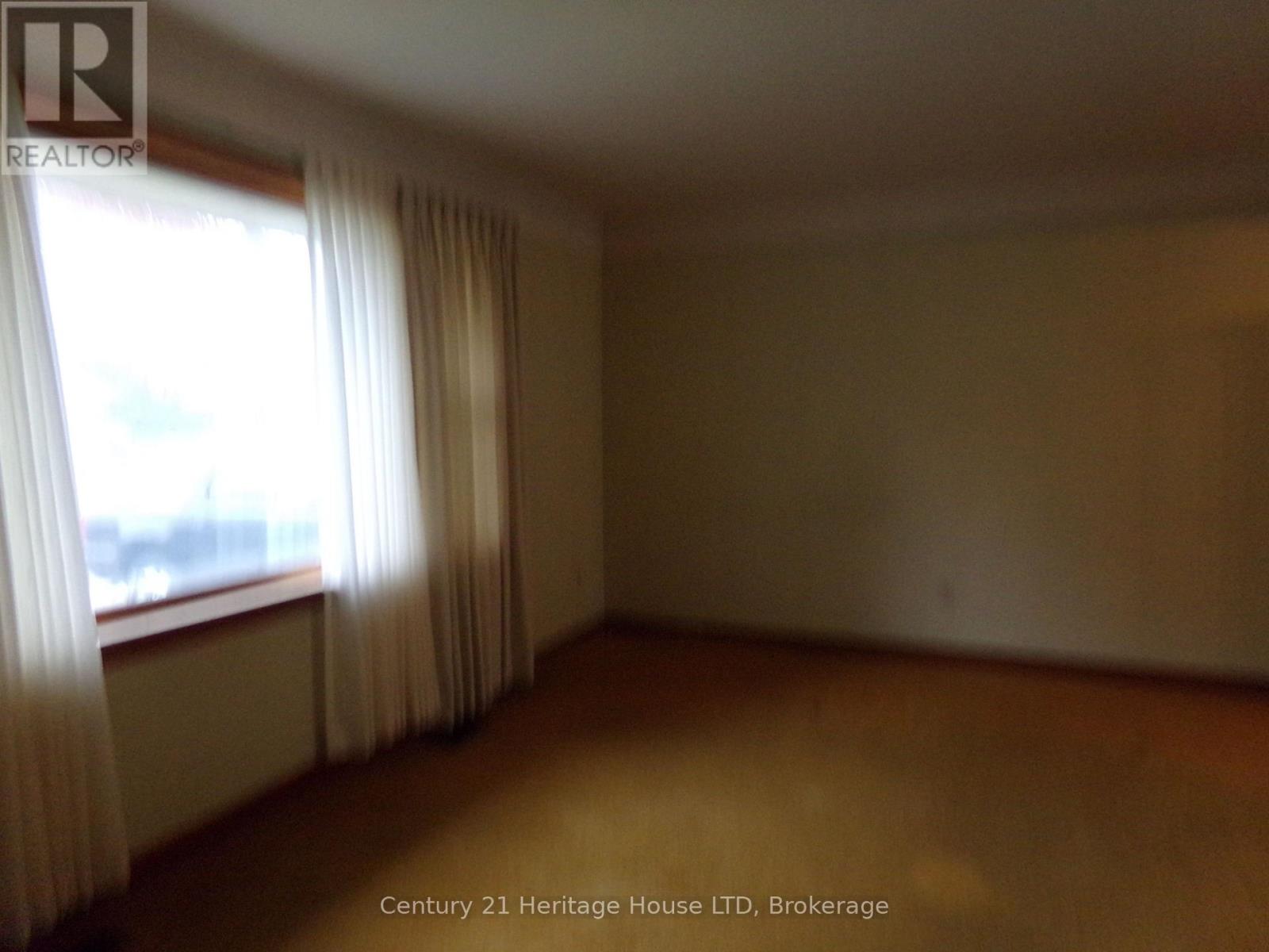 6558 Oneil Street, Niagara Falls, Ontario L2J 1N1 - Photo 9 - X12576310