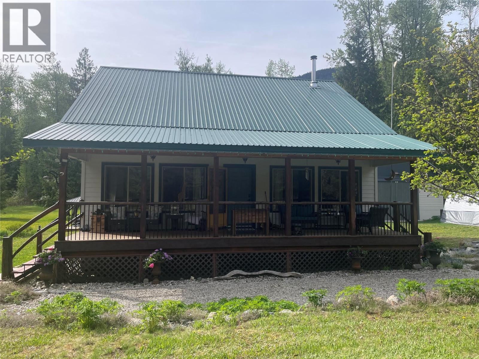 153 WILDWOOD Road, Summit Lake, British Columbia