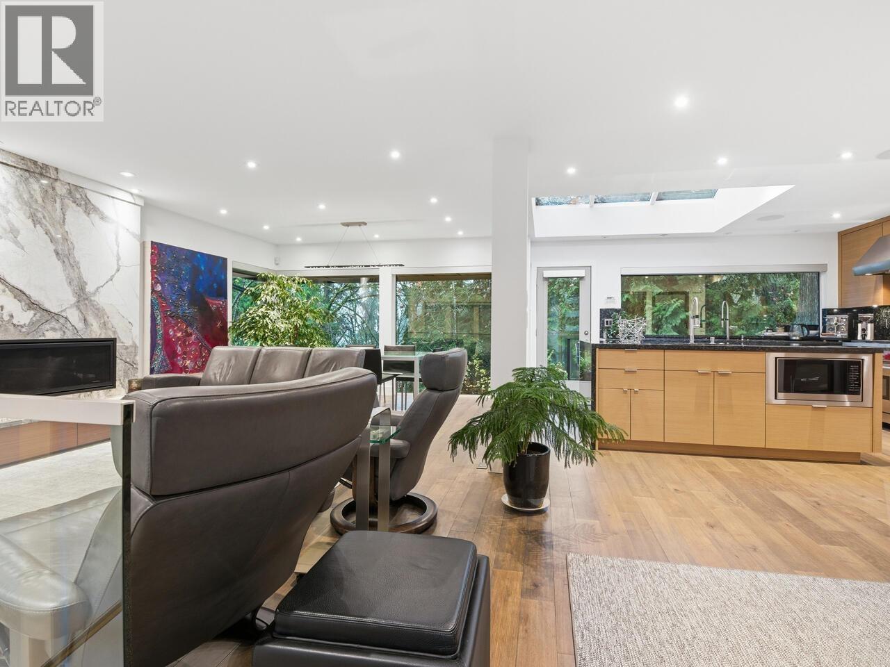 1381 Chine Crescent, Coquitlam, British Columbia  V3J 5X3 - Photo 3 - R3068542