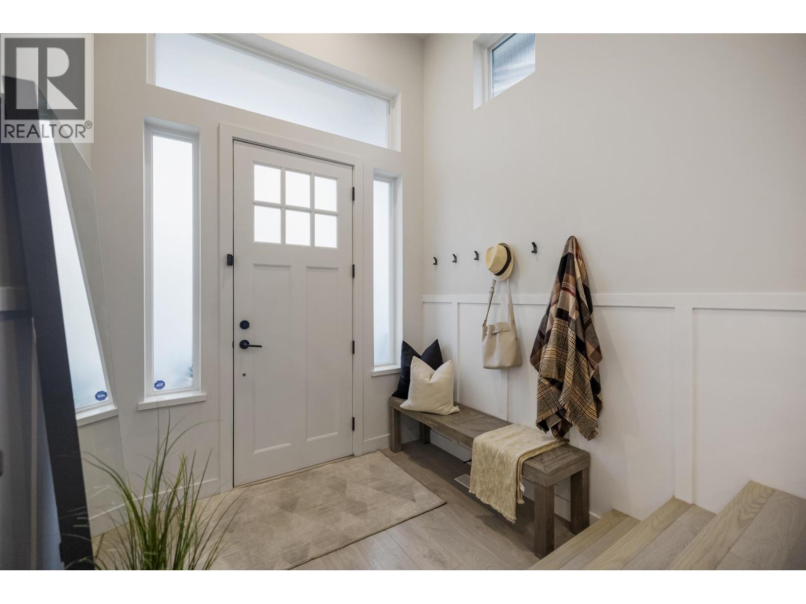 11371 Mcdougal Street, Maple Ridge, British Columbia  V2X 4K6 - Photo 2 - R3070001