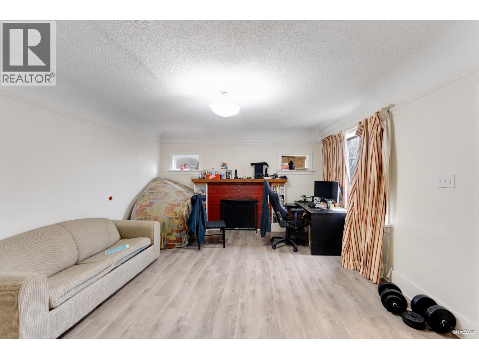 4358 Victoria Drive, Vancouver, British Columbia  V5N 4N5 - Photo 3 - R3070023