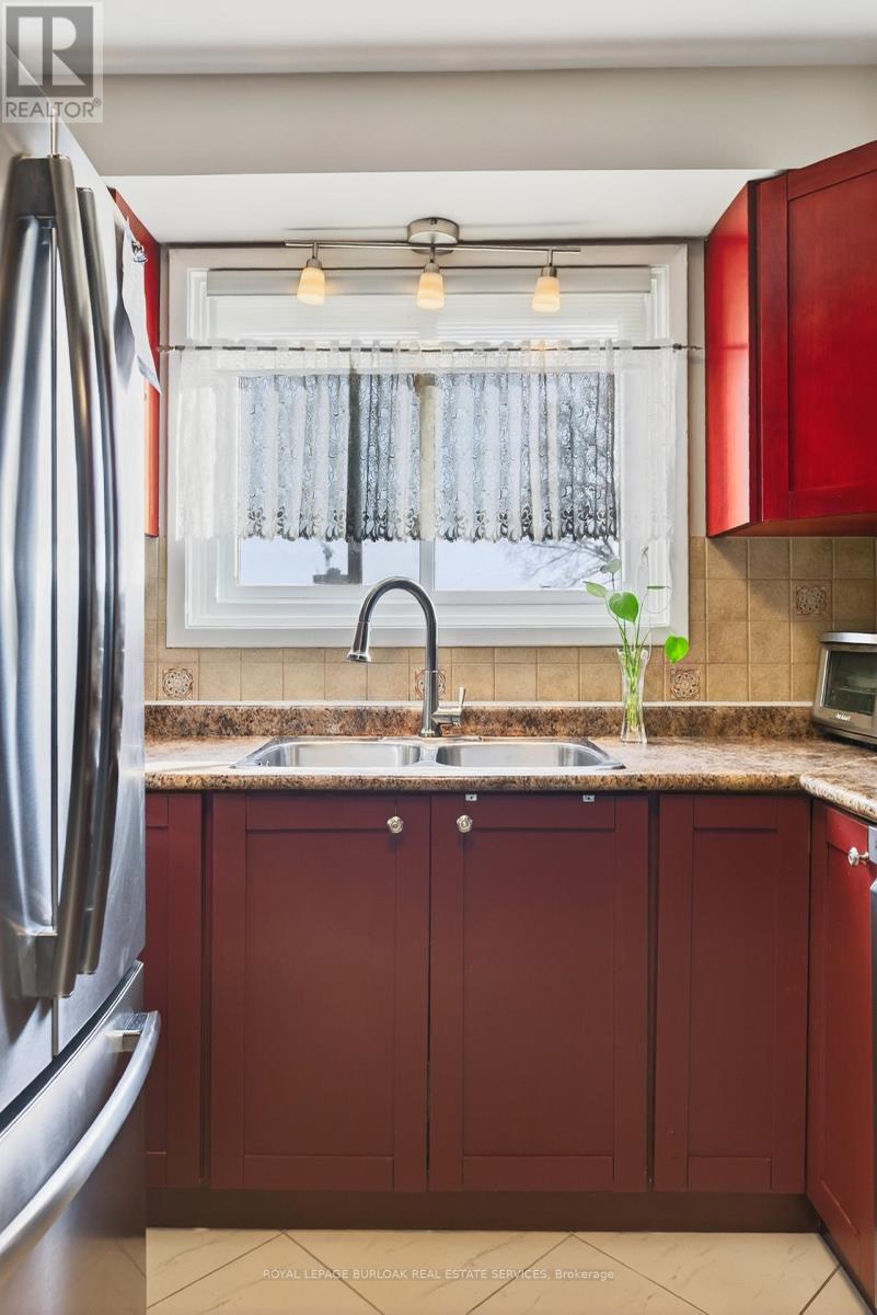 214 Vance Drive, Oakville, Ontario  L6L 3L1 - Photo 20 - W12485656