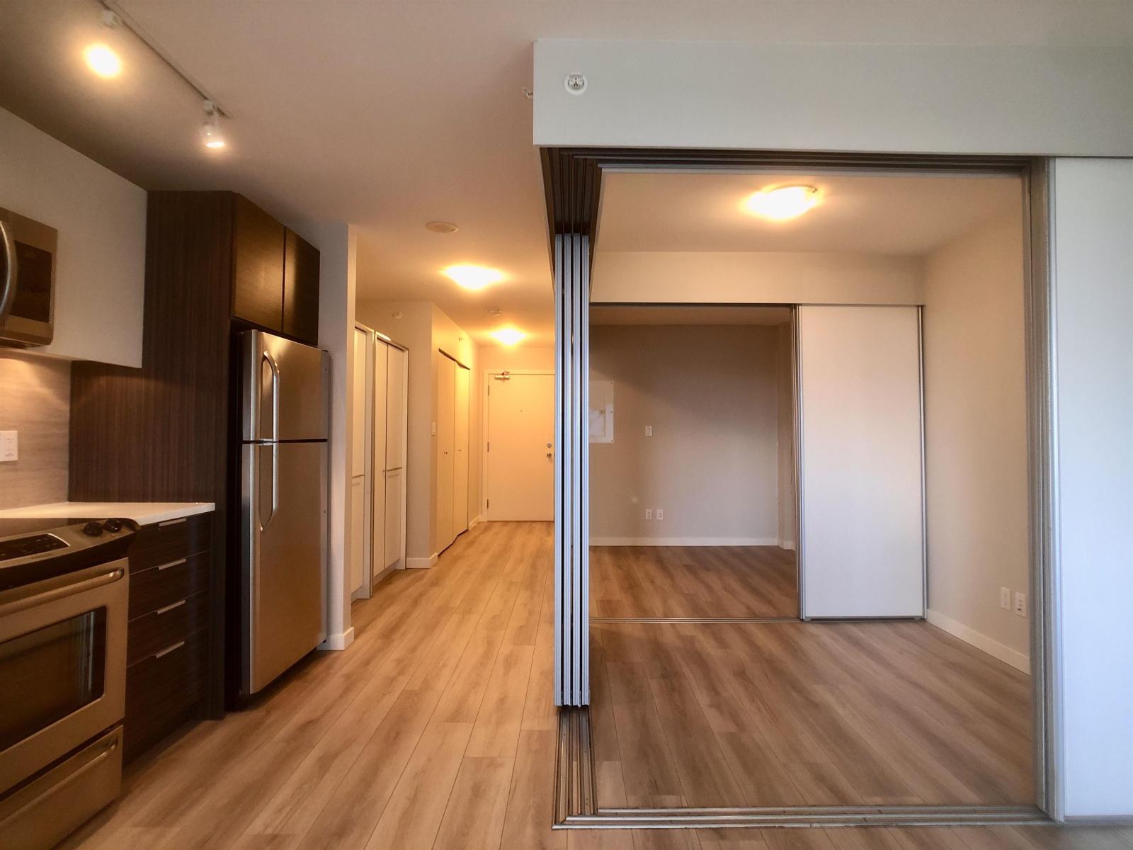 706 13303 Central Avenue, Surrey, British Columbia  V3T 0K6 - Photo 2 - R3070074