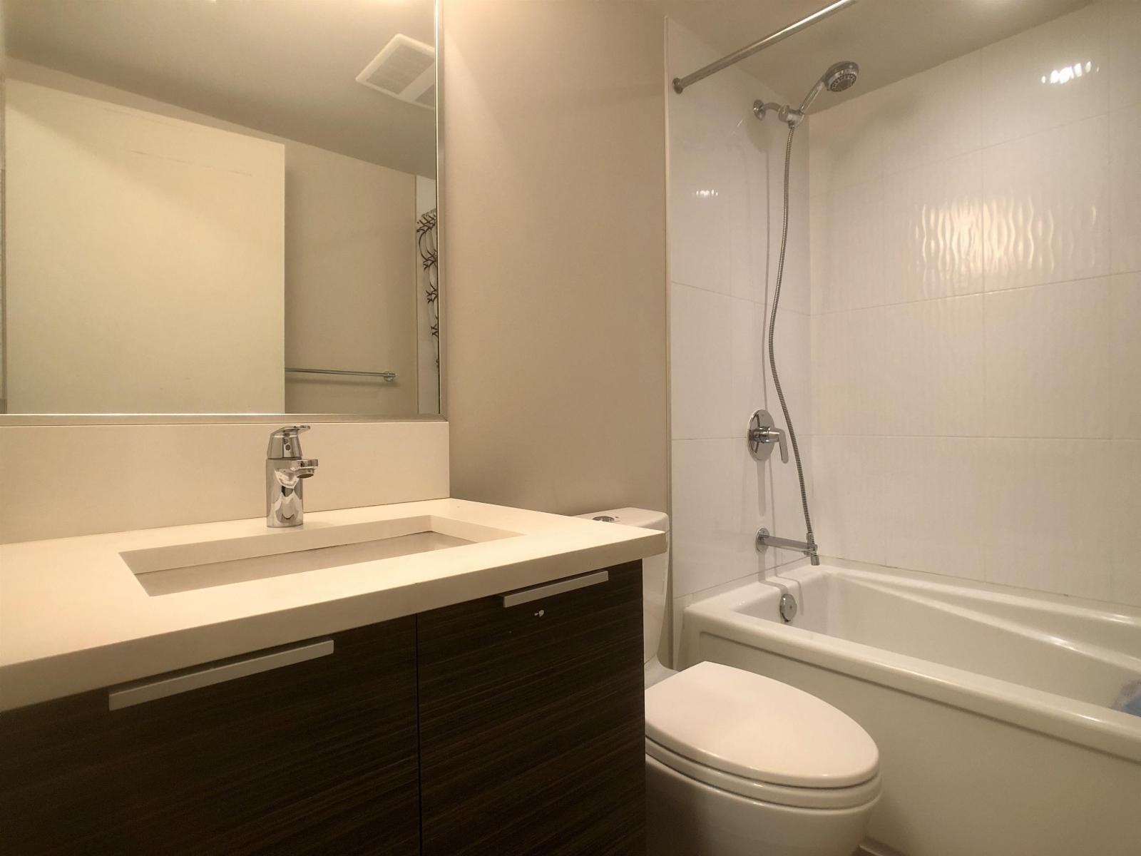 706 13303 Central Avenue, Surrey, British Columbia  V3T 0K6 - Photo 3 - R3070074