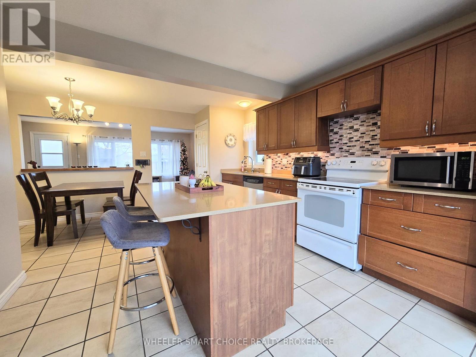 17 Adam Dixon Avenue, South Stormont, Ontario  K0C 1P0 - Photo 9 - X12576376