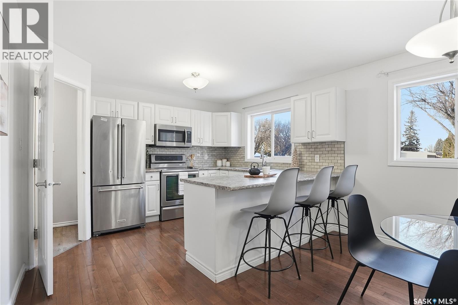 1804 Wilson Crescent, Saskatoon, Saskatchewan  S7J 2N9 - Photo 3 - SK024613