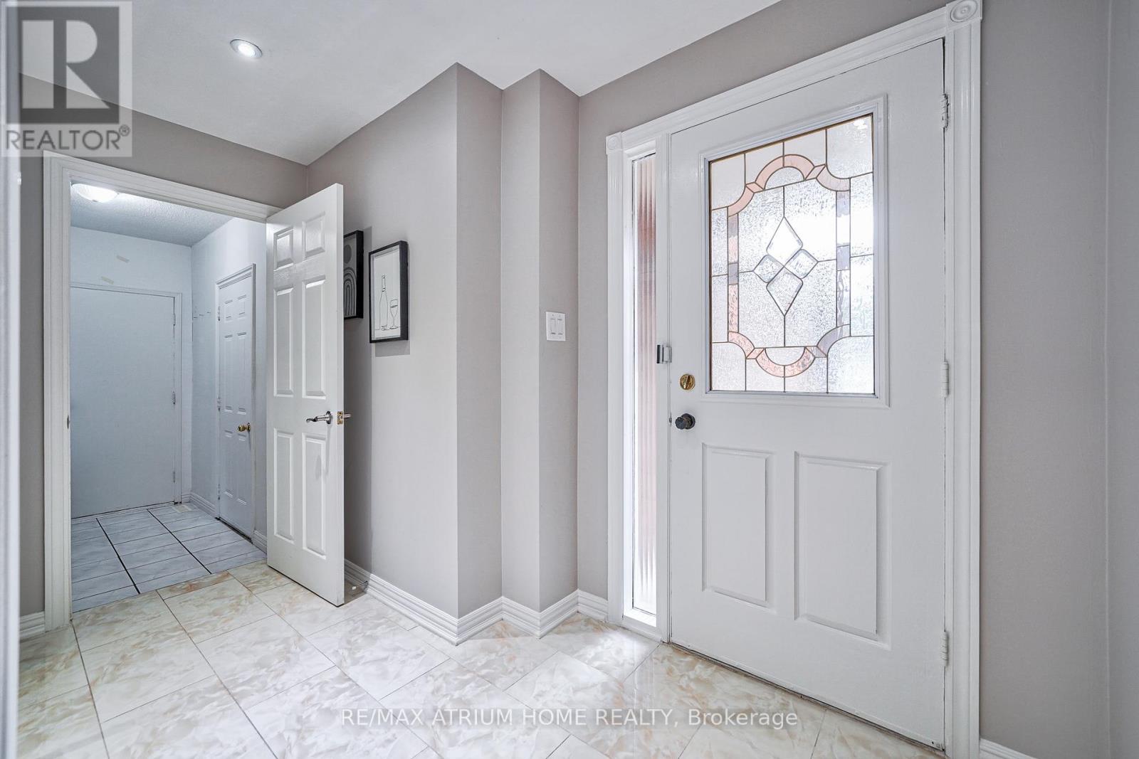 10 Olivewood Drive, Markham, Ontario  L3S 3E3 - Photo 5 - N12575710