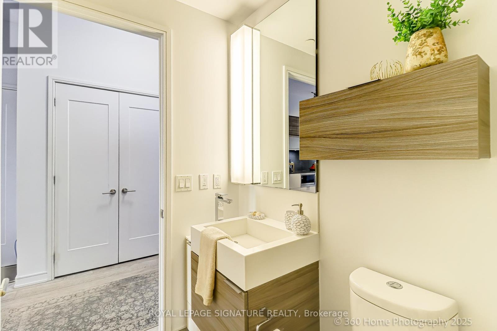 2203 - 88 Scott Street, Toronto, Ontario  M5E 0A9 - Photo 13 - C12576362