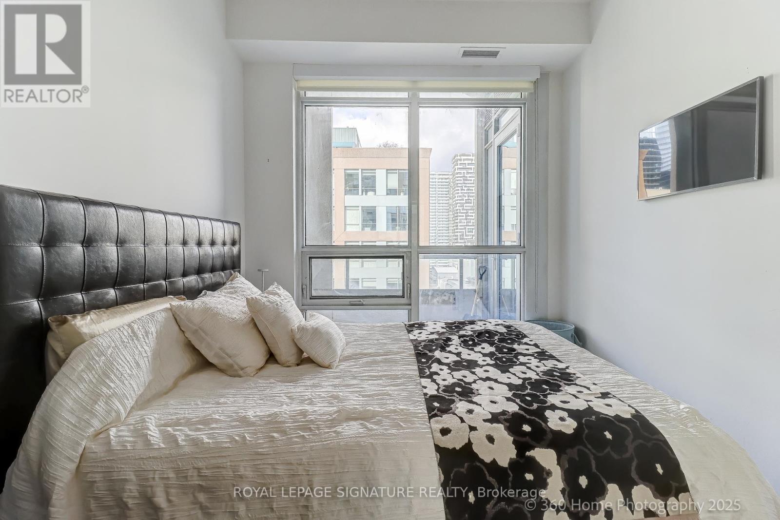 2203 - 88 Scott Street, Toronto, Ontario  M5E 0A9 - Photo 7 - C12576362