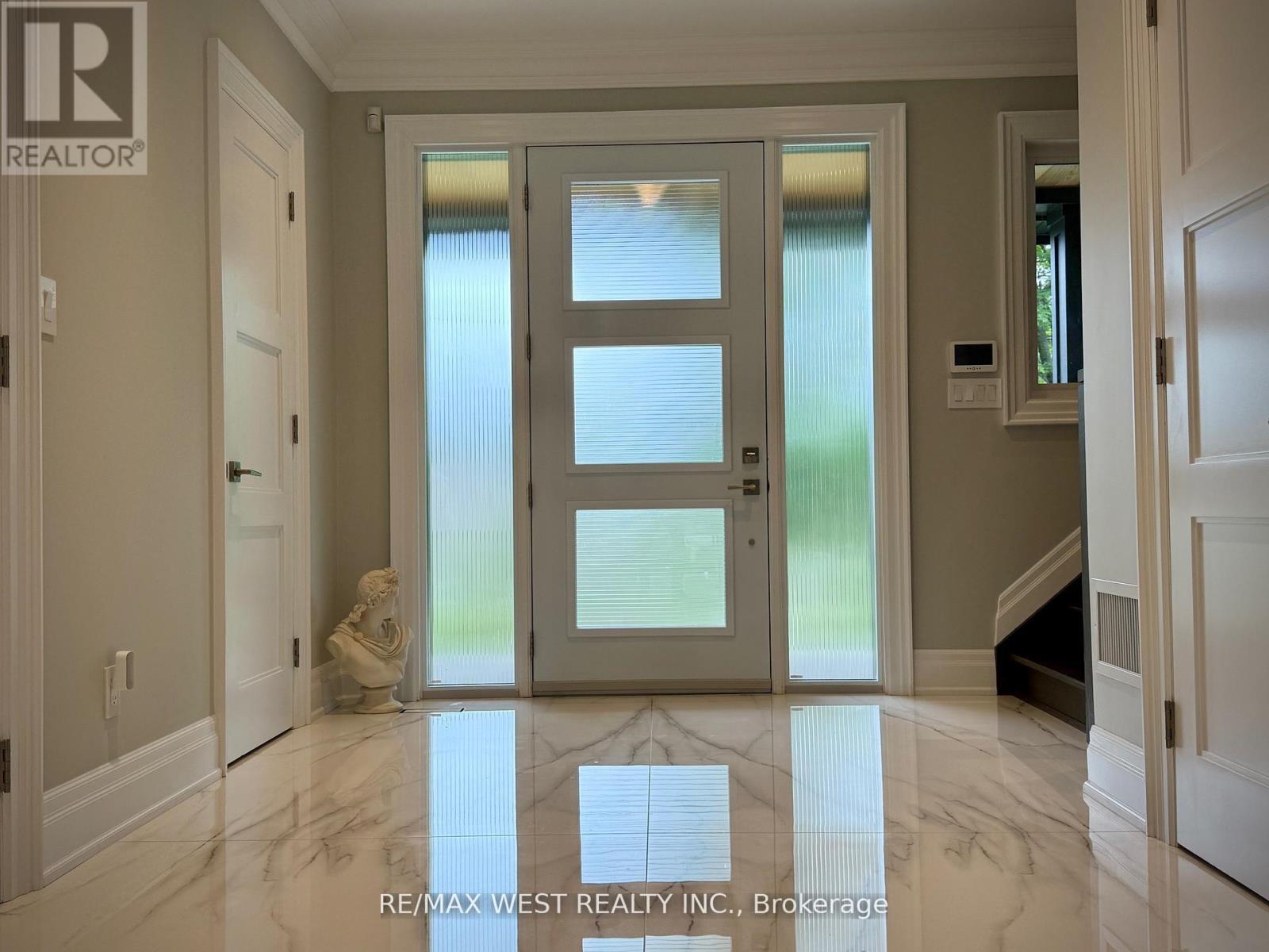 18 Windy Ridge Drive, Toronto, Ontario  M1M 1H5 - Photo 3 - E12576358