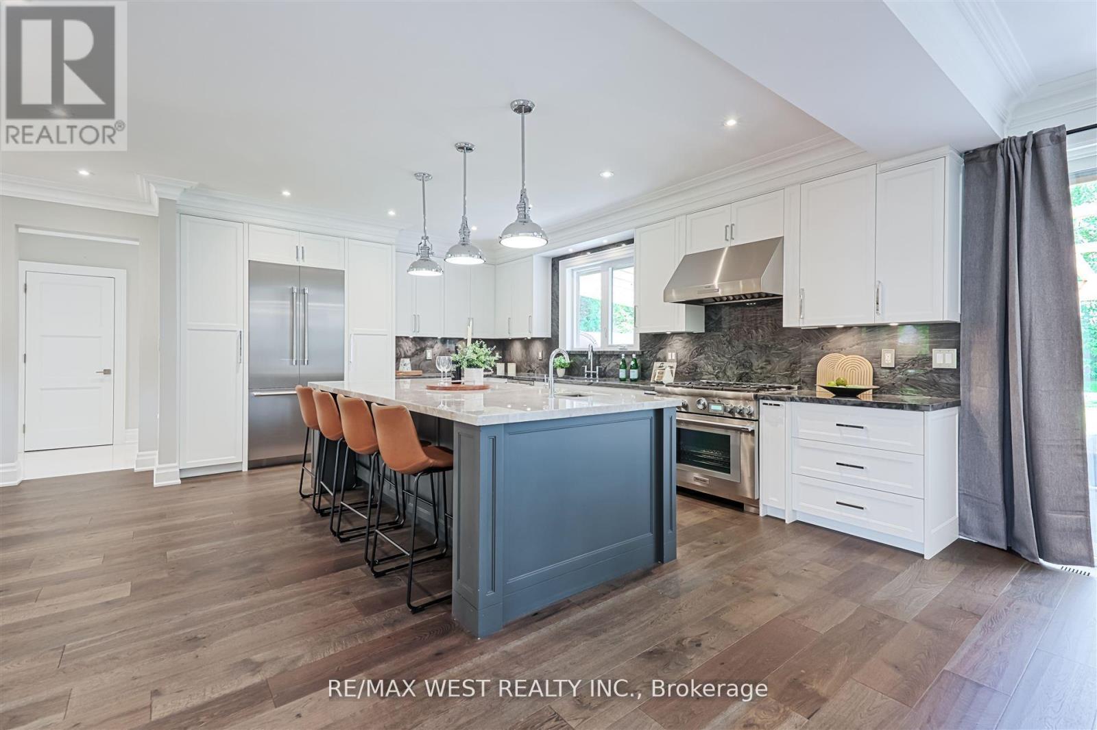 18 Windy Ridge Drive, Toronto, Ontario  M1M 1H5 - Photo 4 - E12576358