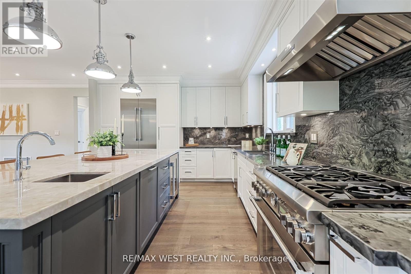 18 Windy Ridge Drive, Toronto, Ontario  M1M 1H5 - Photo 6 - E12576358